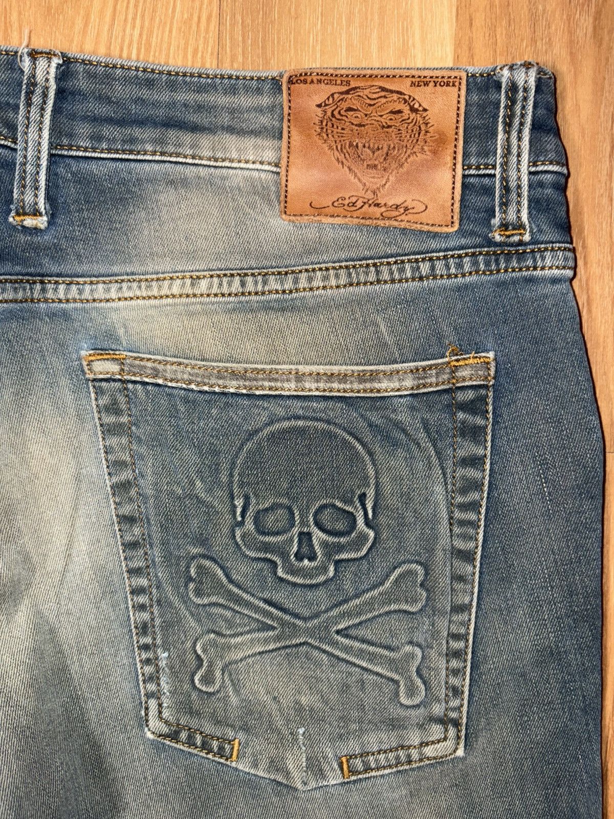 Ed Hardy VTG Ed Hardy "Dagger" Slim Taper Jean Embossed Skull Size 34 Size US 34 / EU 50 - 7 Thumbnail