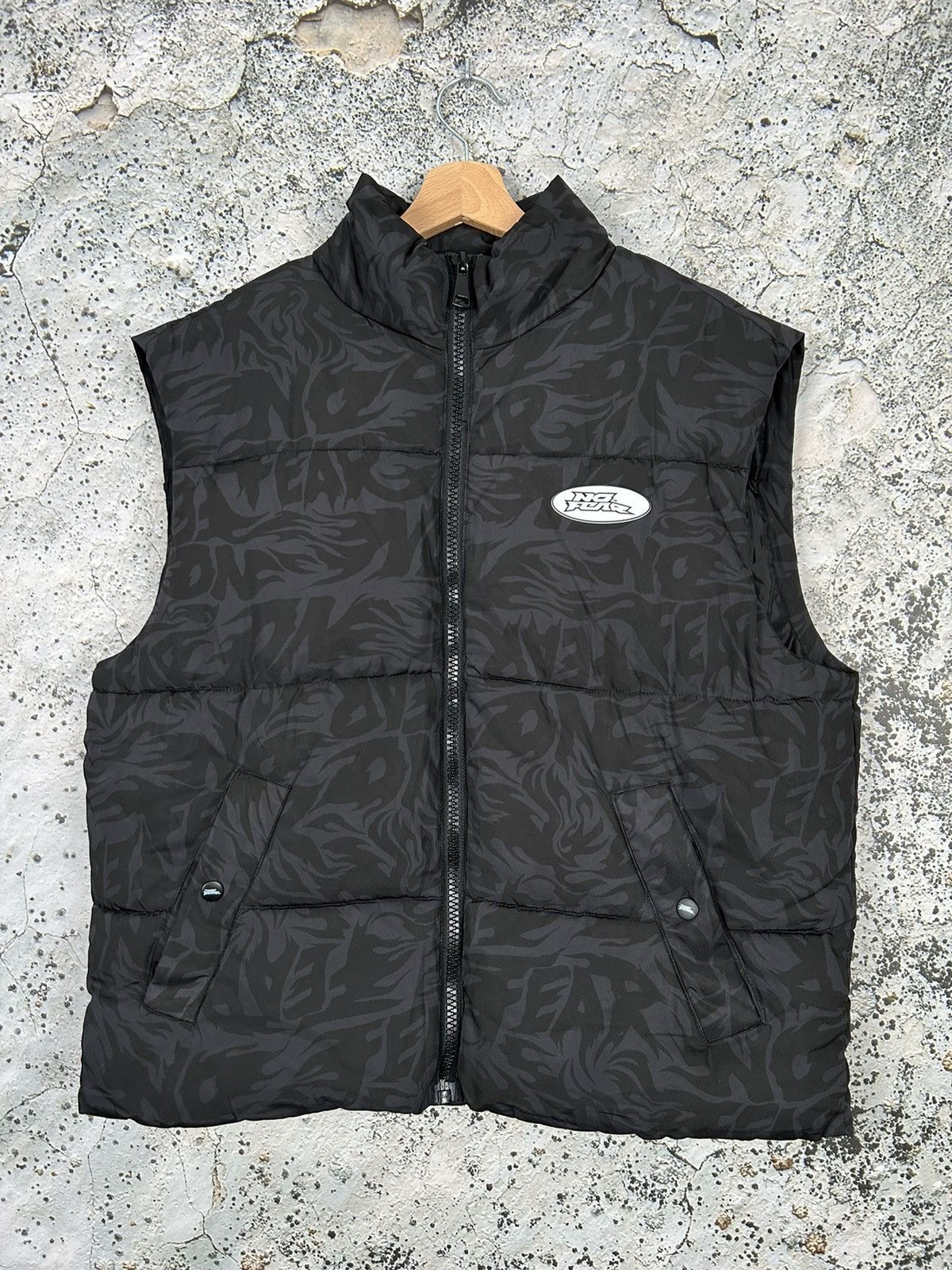 H&M Vintage No Fear x H&M Puffer Vest Streetwear Hype Skate Camo Size US S / EU 44-46 / 1 - 1 Thumbnail