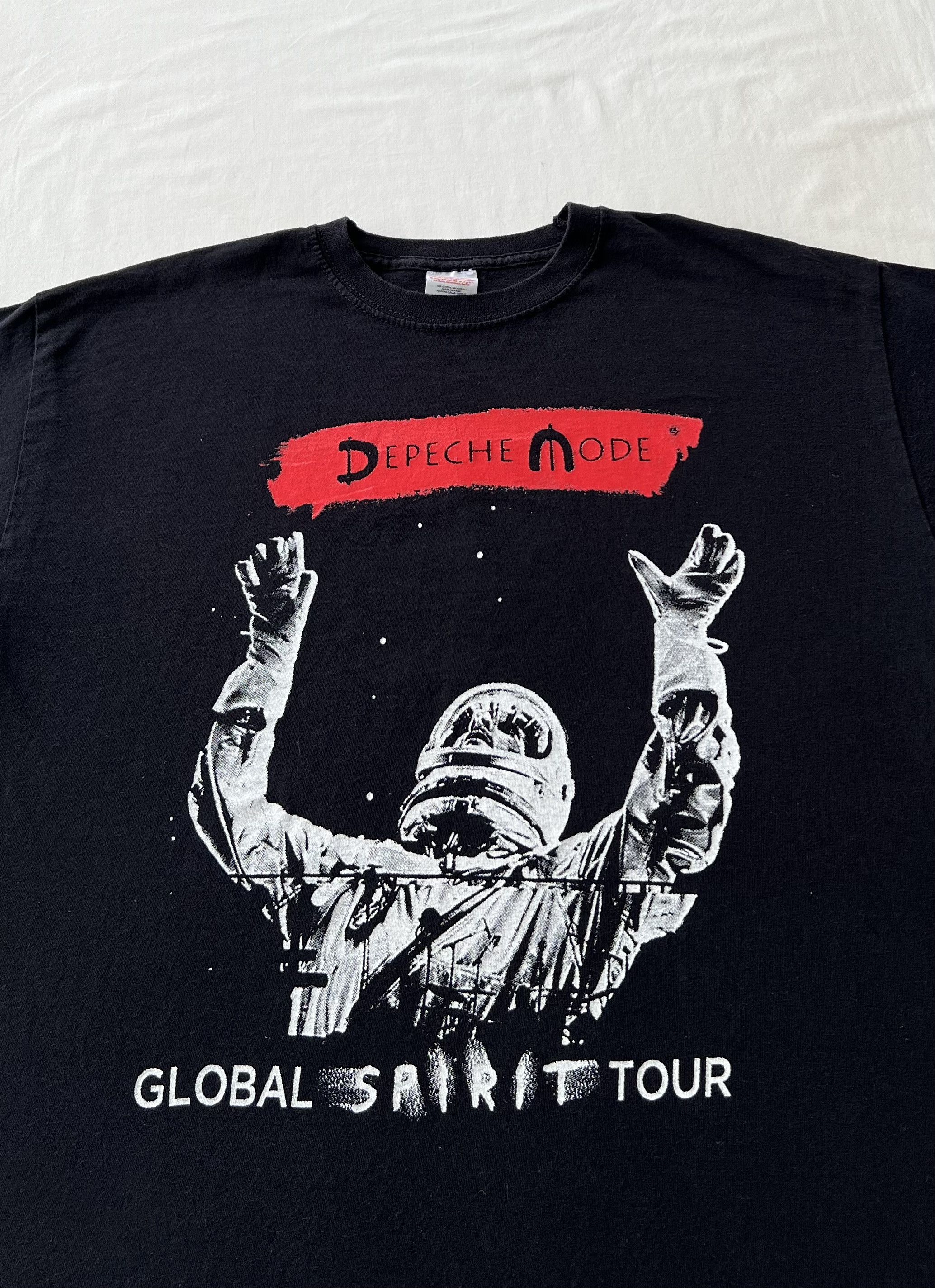 Band Tees Vintage 2000s Depeche Mode Global Spirit Tour Black T-shirt Size US M / EU 48-50 / 2 - 5 Thumbnail