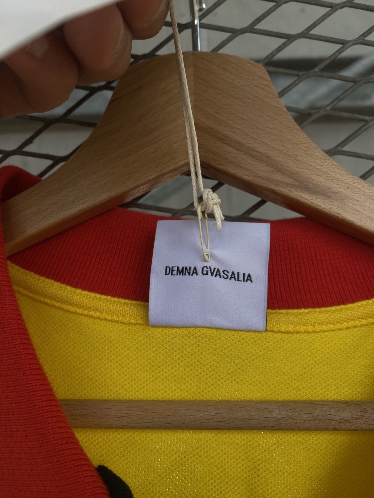 Vetements Vetements x DHL Upside Down Polo T-Shirt New Size US S / EU 44-46 / 1 - 8 Thumbnail