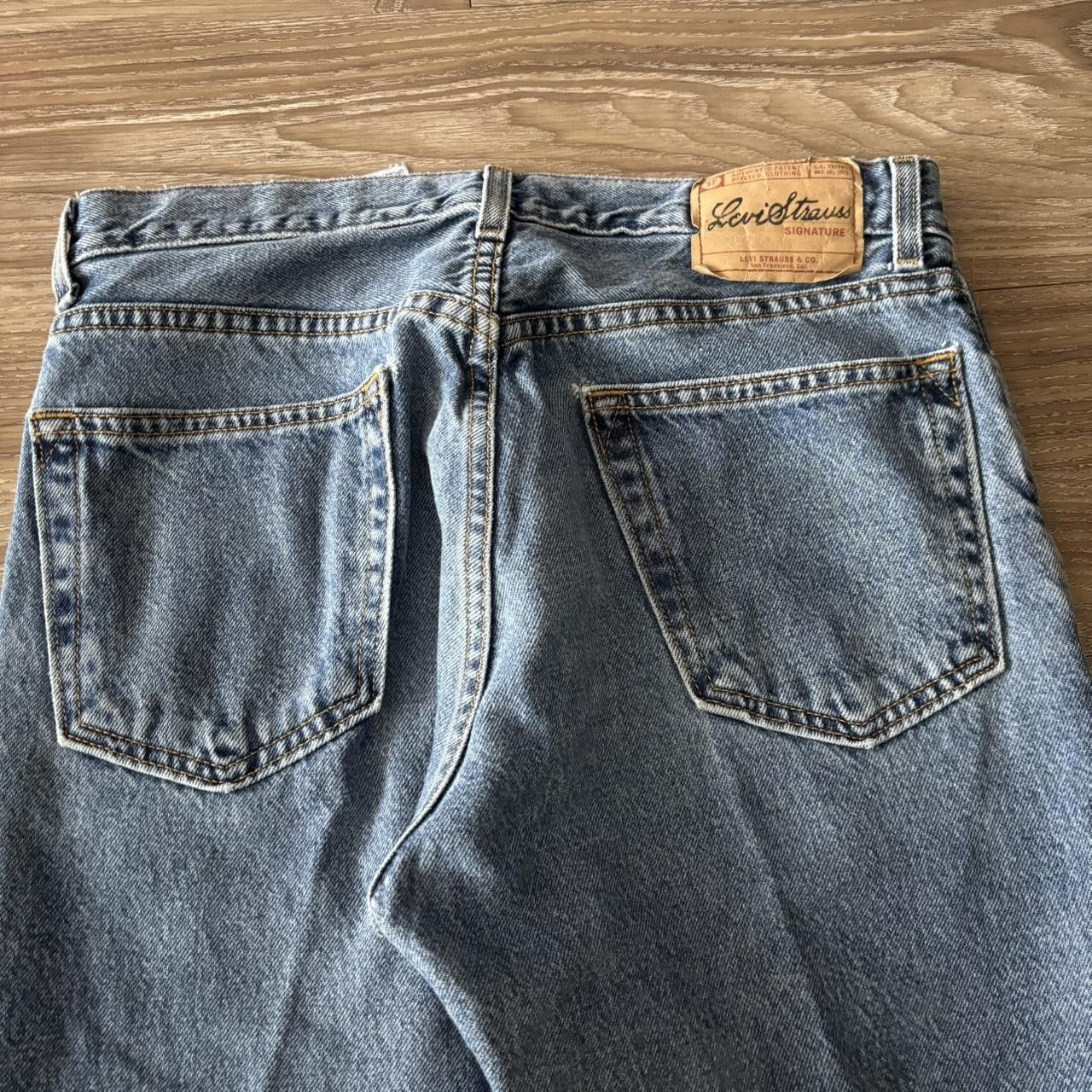 Levi's Crazy Vintage Y2K/2000s Levis Medium Wash Essential Denim Jeans! 32x30 Size US 32 / EU 48 - 7 Thumbnail