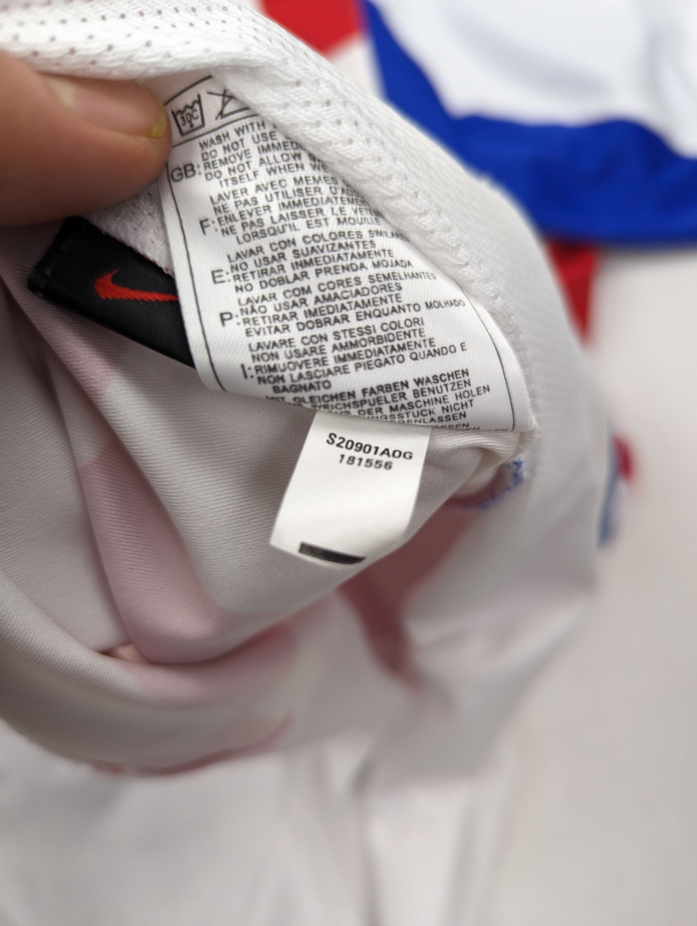Other Croatia soccer jersey M Size US M / EU 48-50 / 2 - 5 Thumbnail