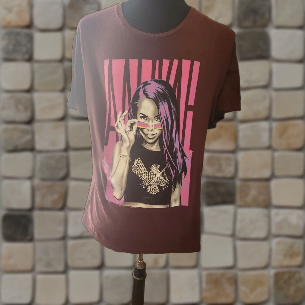 Old Navy Old Navy Aaliyah Music T-Shirt Burgundy Size L Adult Unisex Short Sleeve Crew Neck Gra phic Print Cotton Regular Fit Size US L / EU 52-54 / 3 - 1 Thumbnail