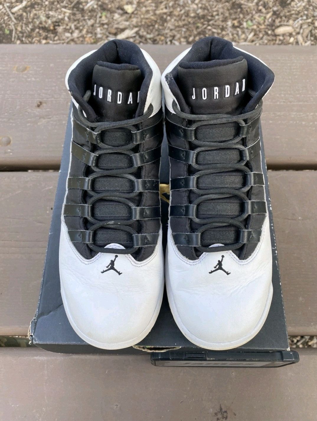 Jordan Brand Nike Air Jordan Max Aura GS White Black AQ9214100 Size 6.5 Size US 6.5 / EU 39-40 - 2 Thumbnail