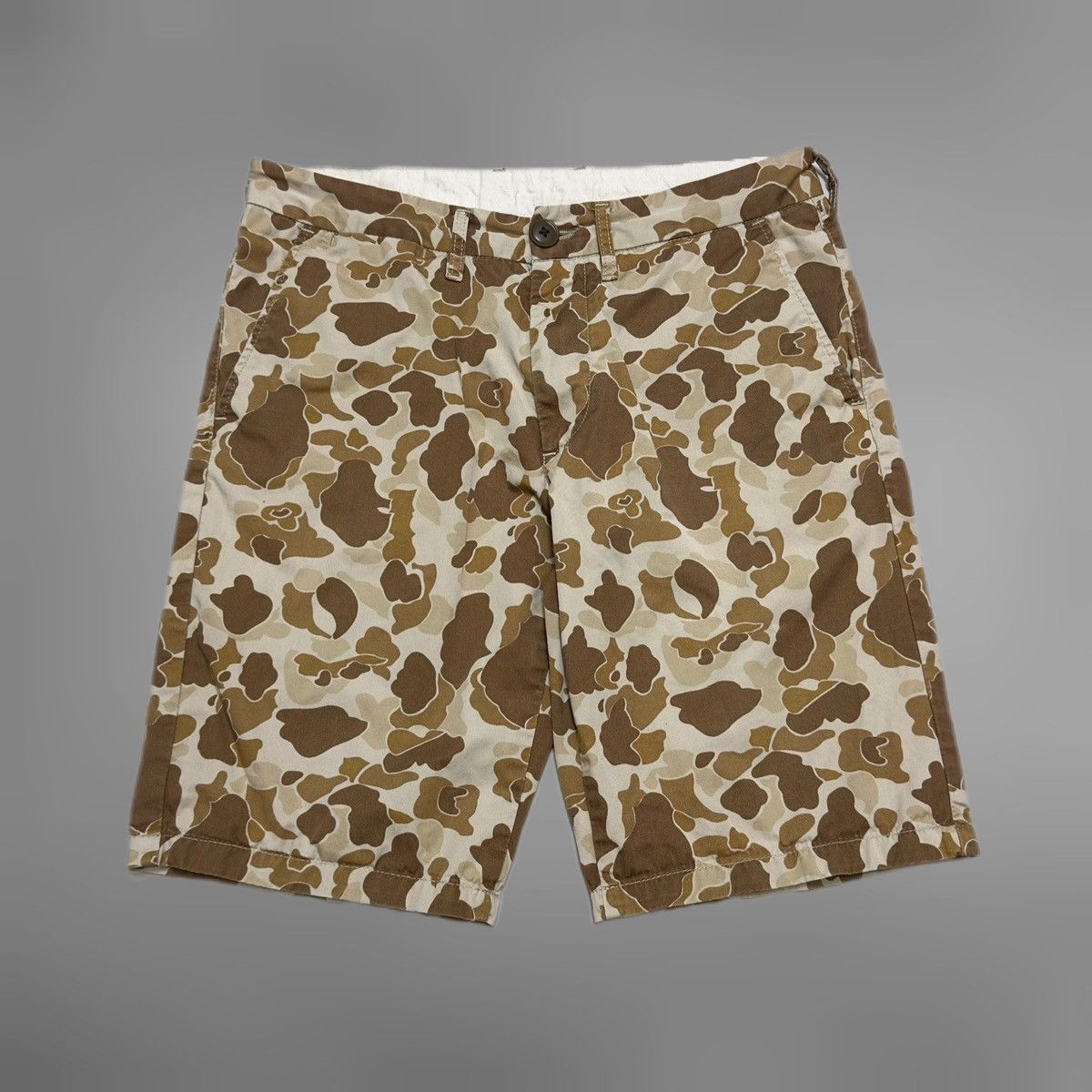 Carhartt Vintage Carhartt Bermuda Camo Shorts Size US 32 / EU 48 - 1 Thumbnail