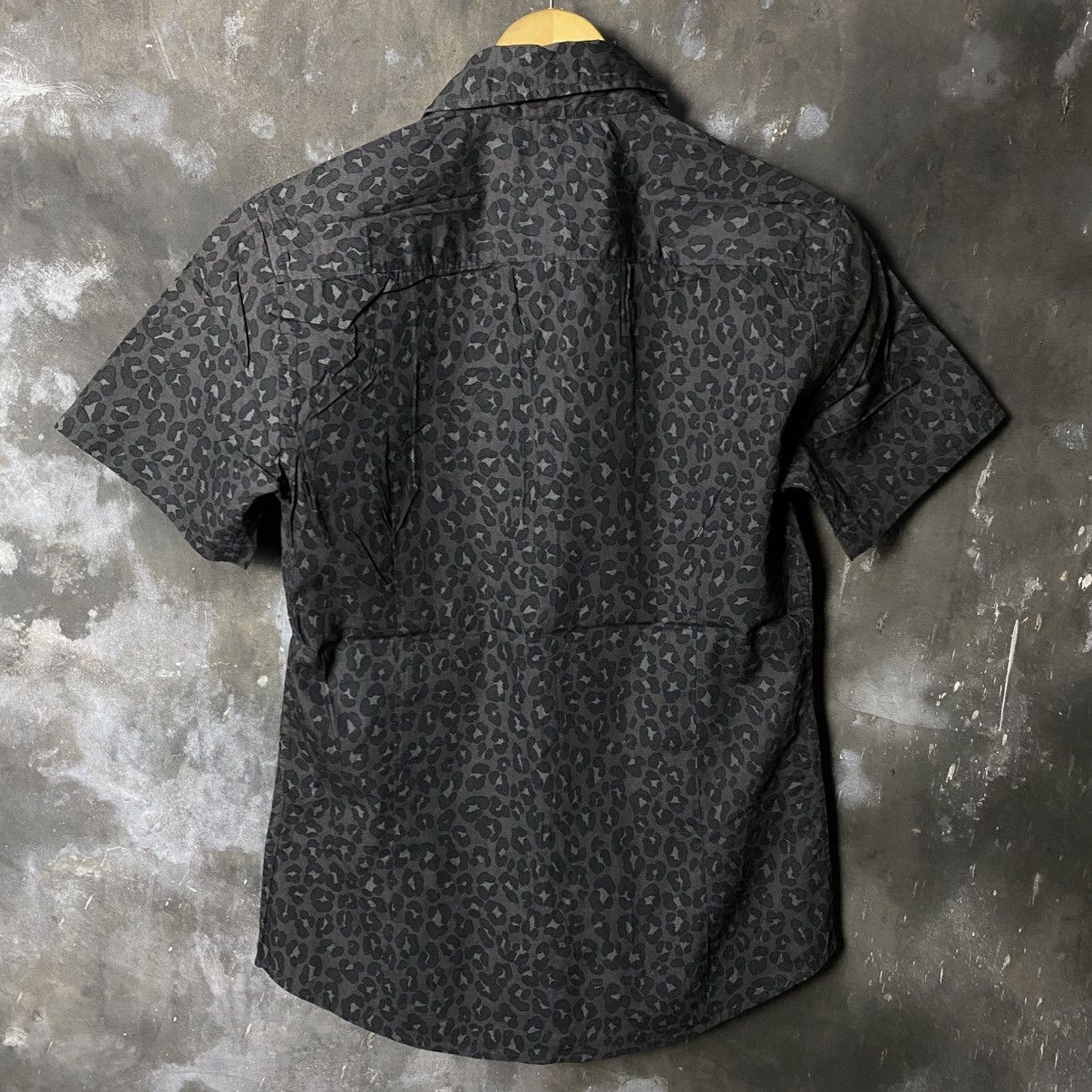 If Six Was Nine × Le Grande Bleu (L.G.B.) × Lounge Lizard vintage lounge lizard leopard style shirt by odds.co ltd Size US S / EU 44-46 / 1 - 2 Thumbnail