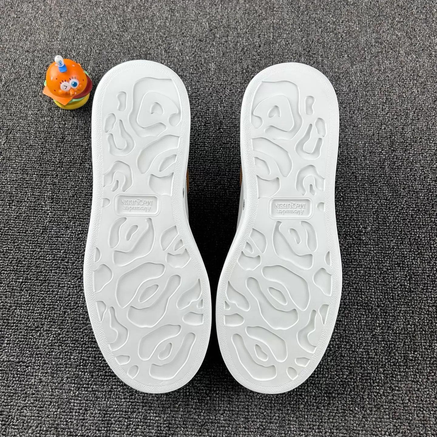 Alexander McQueen Alexander McQueen white sneakers logo tab platform 40.5 new Size US 7.5 / EU 40-41 - 6 Thumbnail