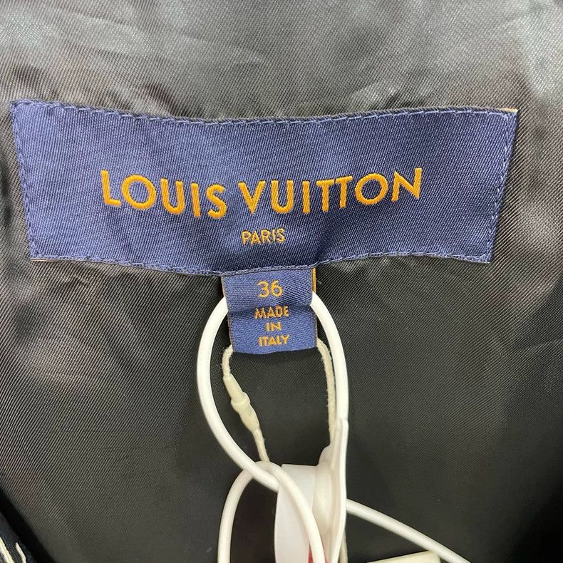 Louis Vuitton Louis Vuitton size 36 1854 printed silk hooded jacket 2502- Size US M / EU 48-50 / 2 - 4 Thumbnail