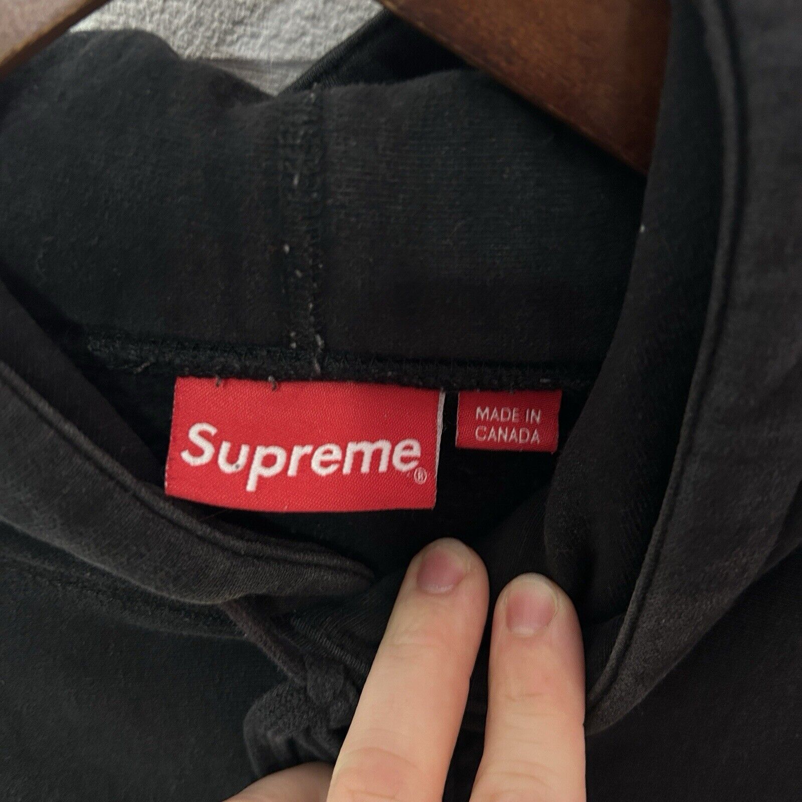 Supreme Supreme Tonal Embroidered Logo Hoodie "Black" FW15 Size US M / EU 48-50 / 2 - 4 Thumbnail