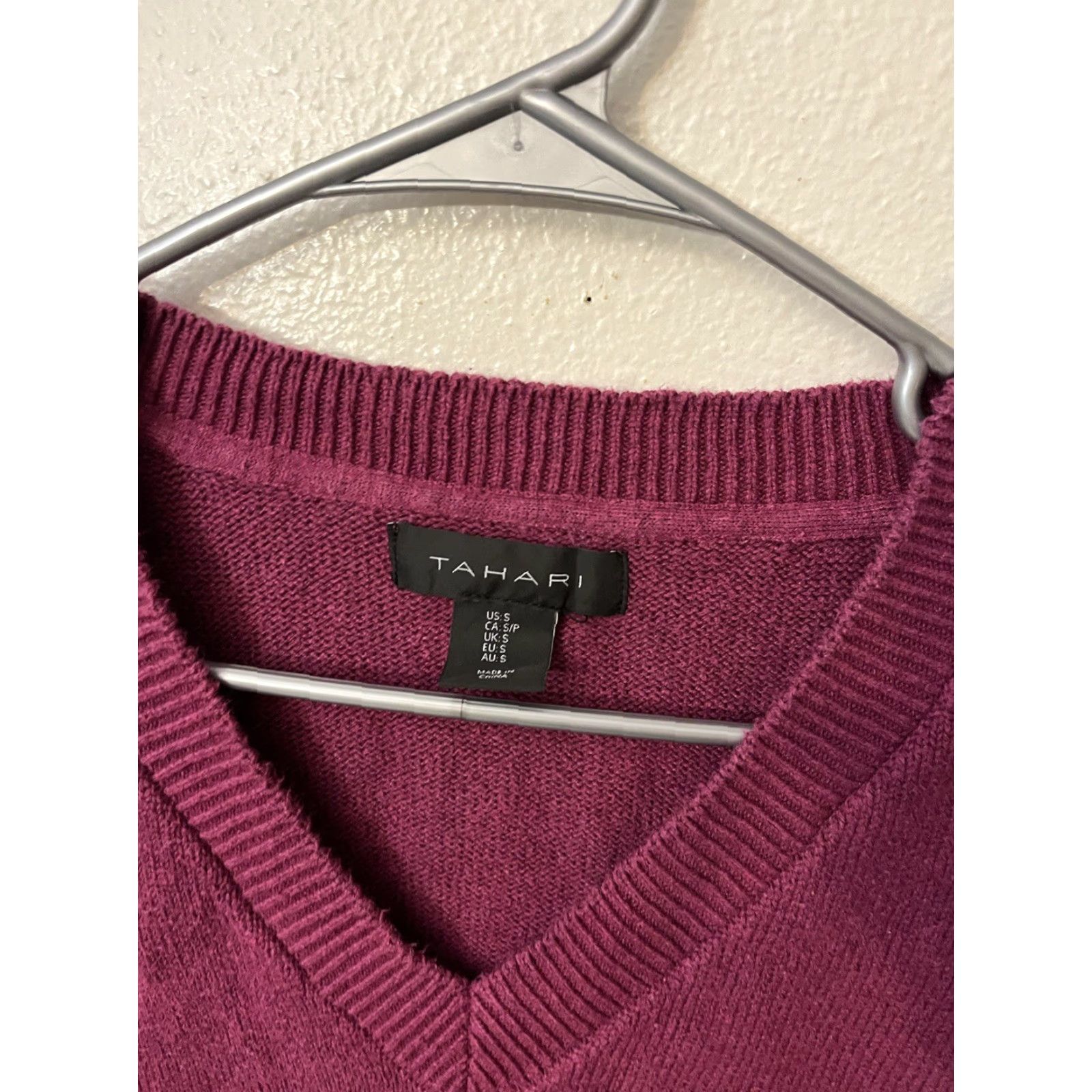 Vintage Tahari V Neck Sweater Womens Size Small Purple Knit Long Sleeves Cotton Polyester Size S / US 4 / IT 40 - 2 Thumbnail