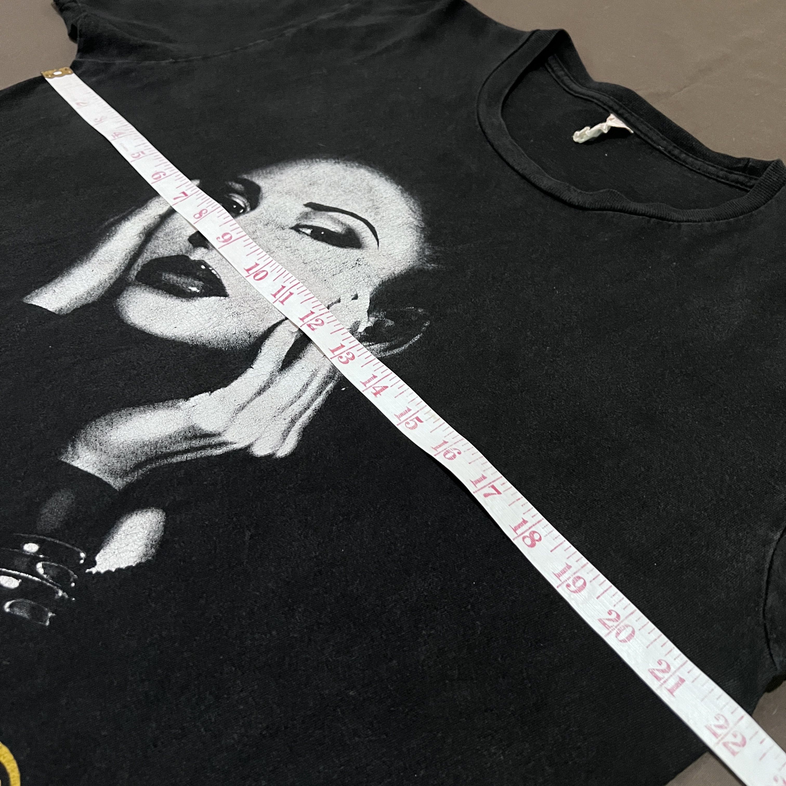 Band Tees × Rap Tees × Vintage Vintage Y2K Selena Queen of Cumbia Promo Tee Size US L / EU 52-54 / 3 - 7 Thumbnail