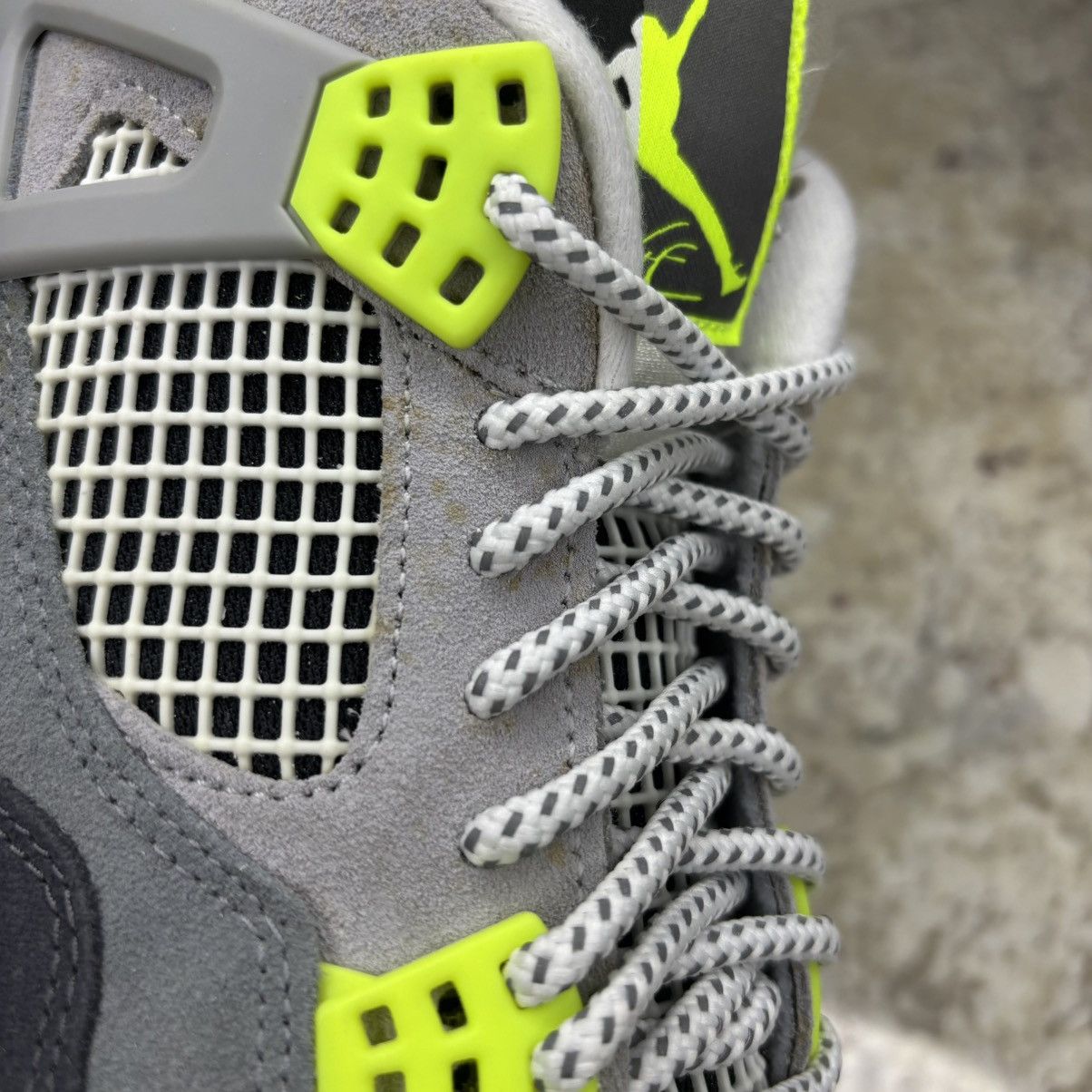 Jordan Brand Size 11 - Jordan 4 Retro SE Mid Neon 95 NEW WITH DEFECTS Size US 11 / EU 44 - 3 Thumbnail