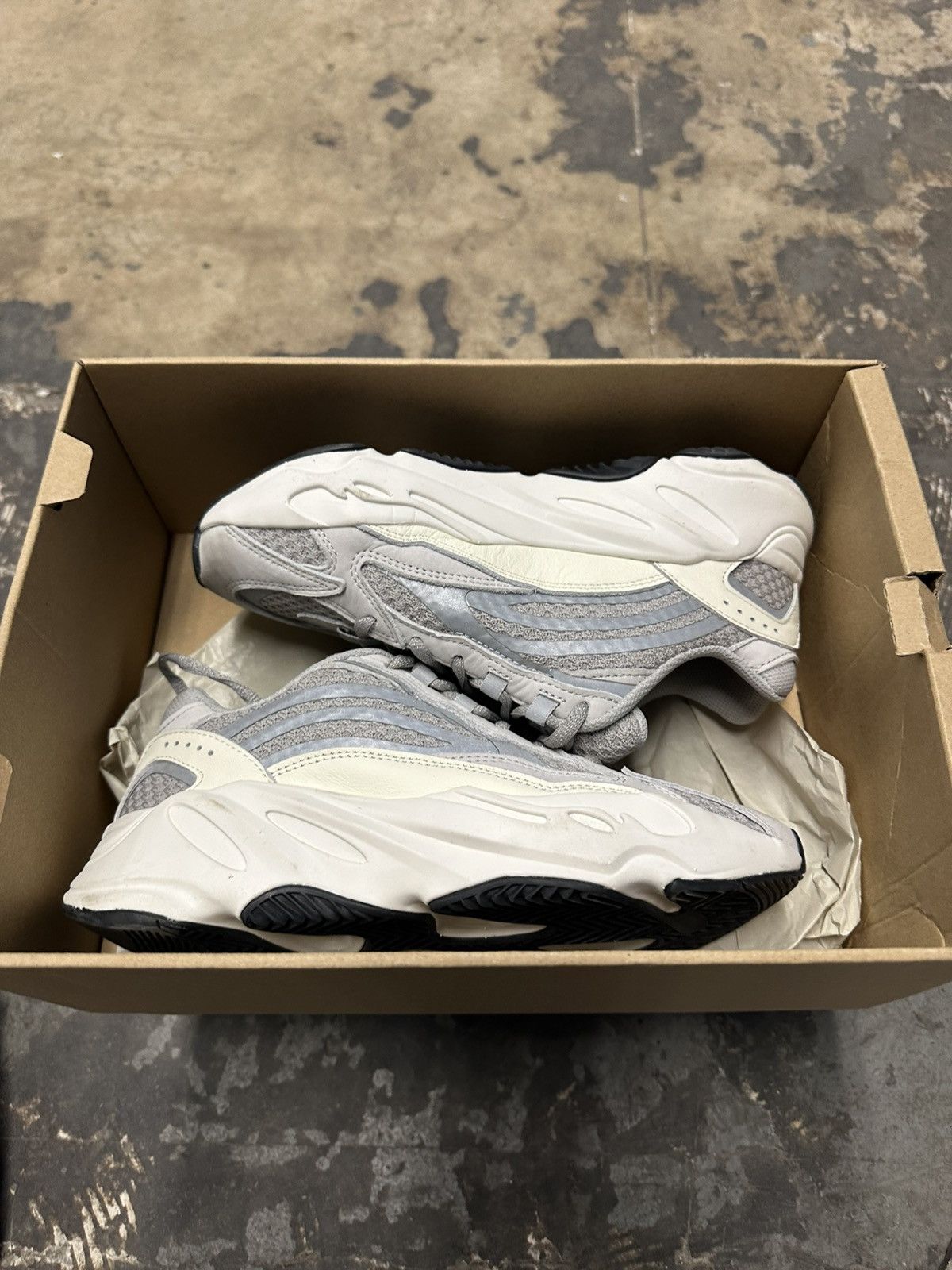 Yeezy Boost 700 V2 Static is available for purchase on au PAY Market -  Imported Goods Online Store Co.Ltd. | au PAY Market - Online Shopping Site