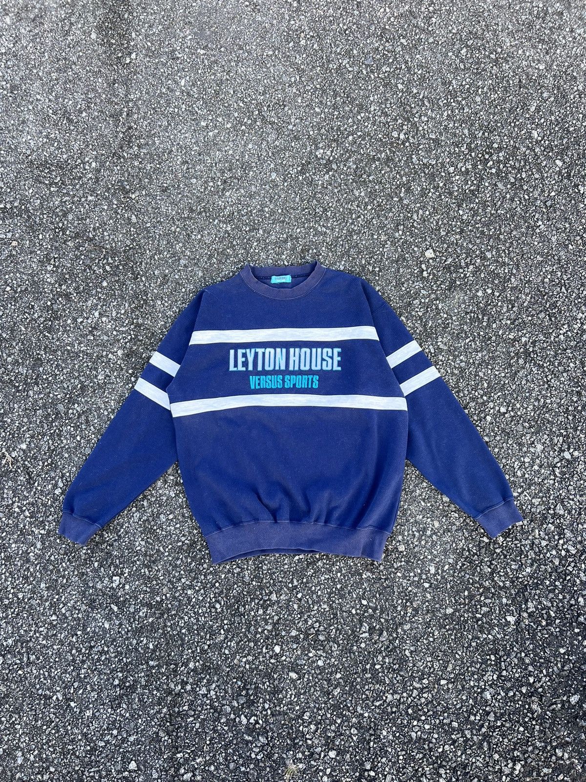 Japanese Brand × Vintage Vintage Sweatshir Leyton House Versus Sports Spell Out Size US L / EU 52-54 / 3 - 1 Thumbnail