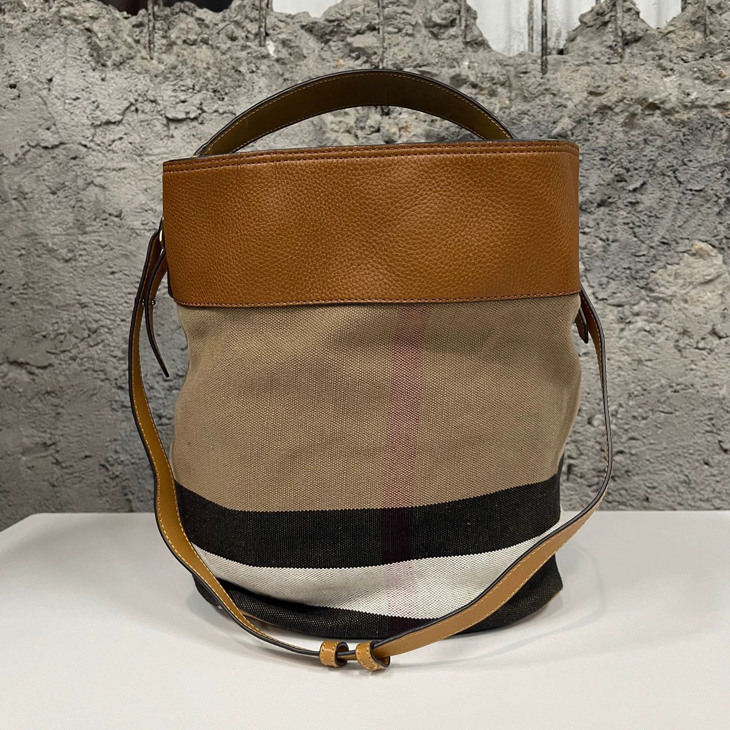 Burberry Pre-owned Burberry Bucket Bag Size ONE SIZE - 2 Thumbnail