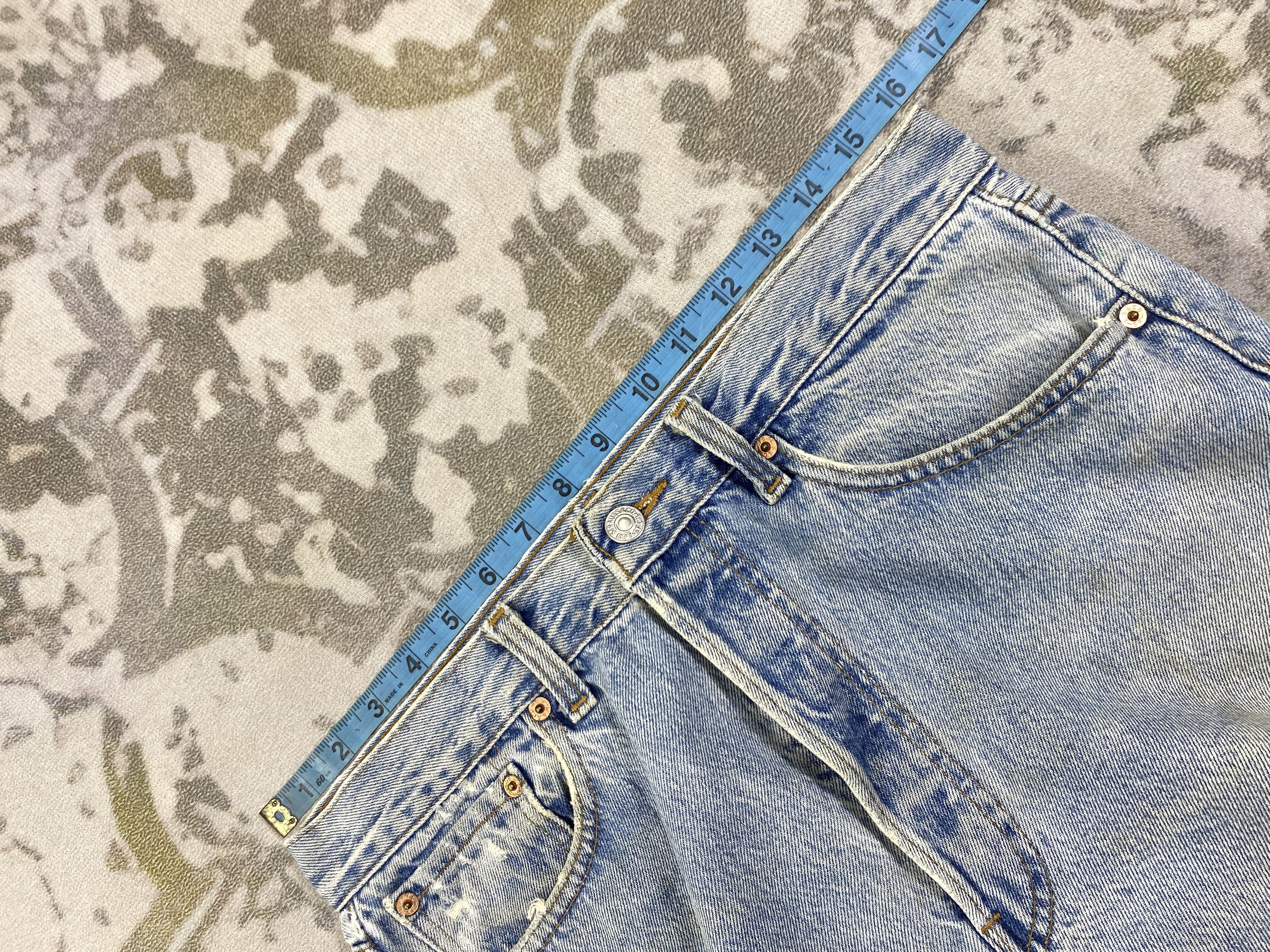 Levi's Light Blue Vintage Levis 501 Jeans 32x14.5 - JN3033 Size US 32 / EU 48 - 4 Thumbnail