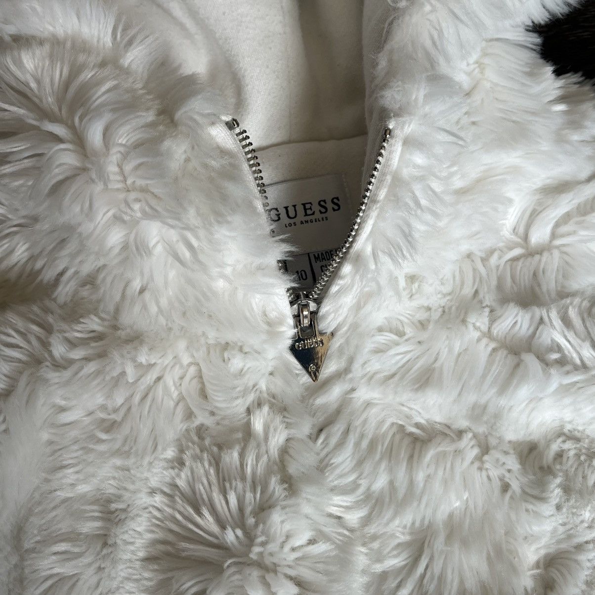 Guess Vintage Y2K 2000s Guess Jeans Faux Fur Zip Up Hoodie White Size XS / US 0-2 / IT 36-38 - 4 Thumbnail