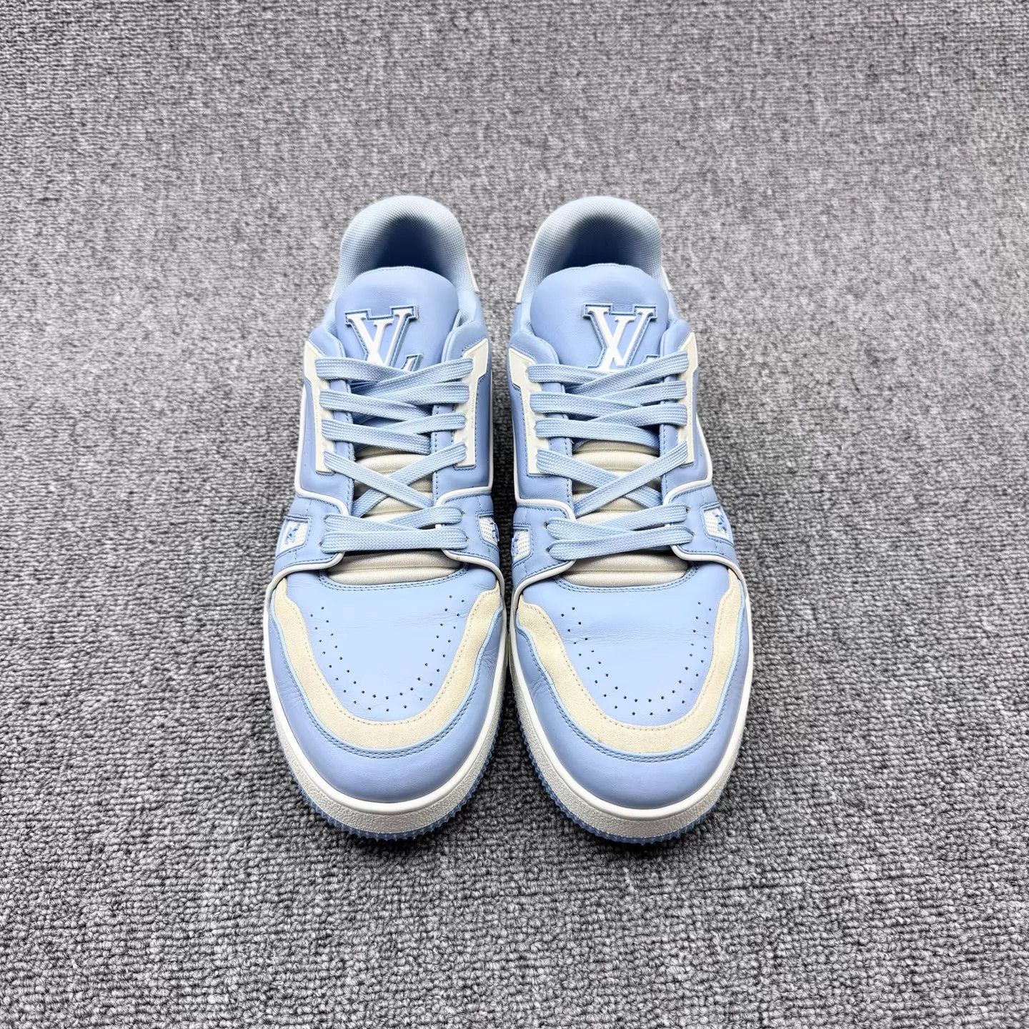 Louis Vuitton Louis Vuitton Trainer Sky Blue & White 41 Size US 8 / EU 41 - 2 Thumbnail