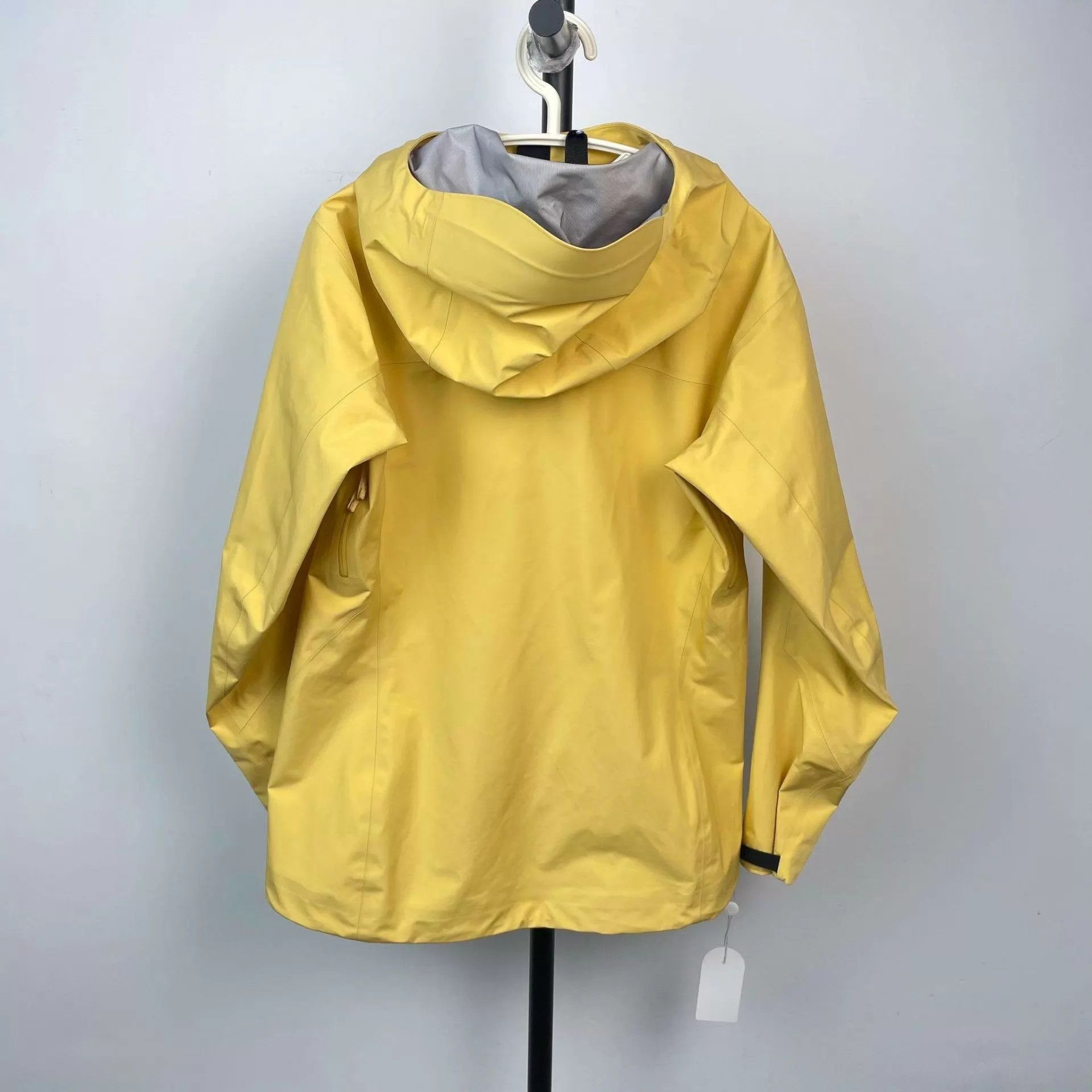 Arc'teryx Arc'teryx Yellow Shell Jacket S Size S / US 4 / IT 40 - 2 Thumbnail