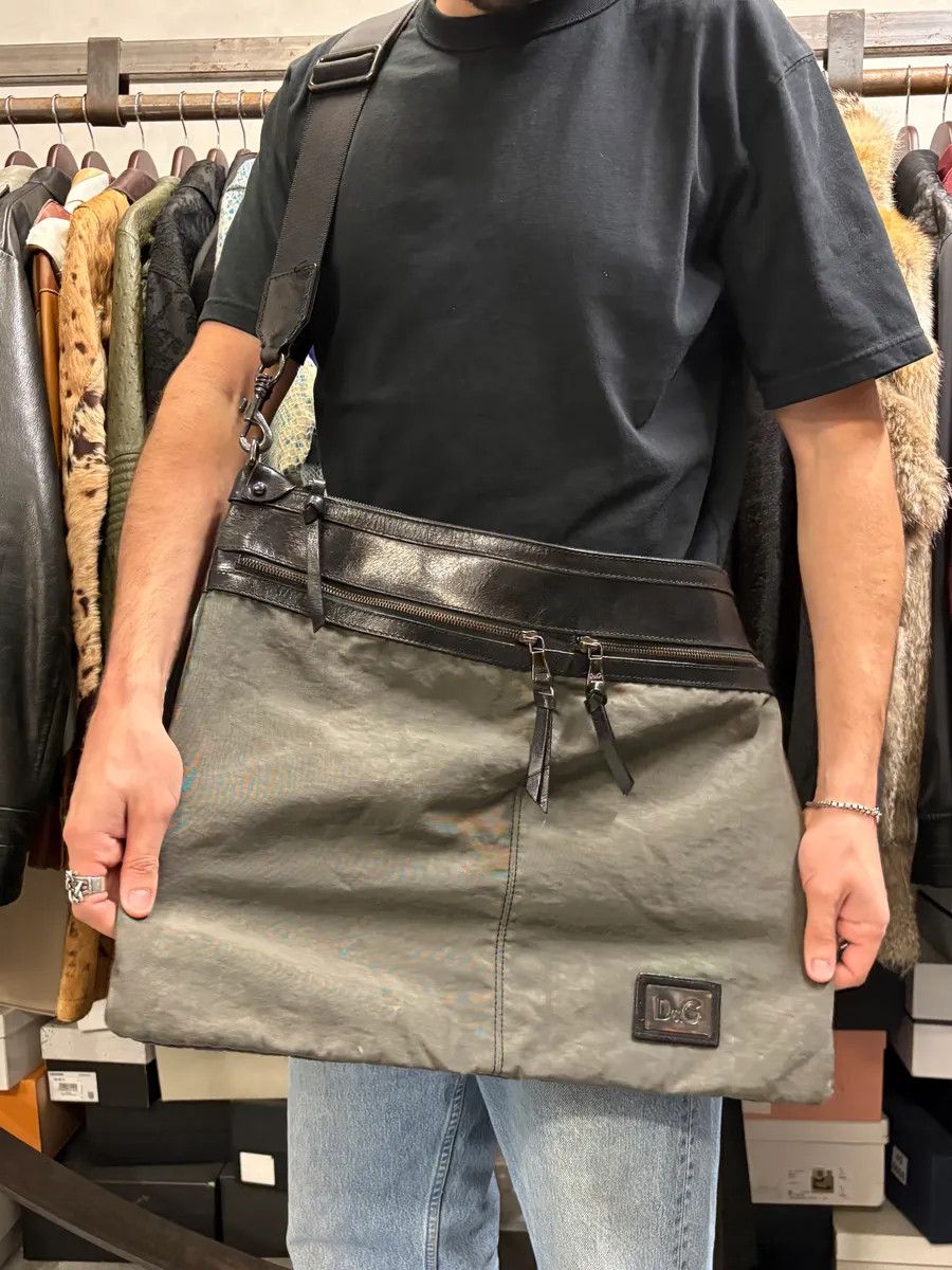 Dolce & Gabbana 2000s Dolce & Gabbana Grey & Black Leather Daily Shoulder Bag Size ONE SIZE - 3 Thumbnail
