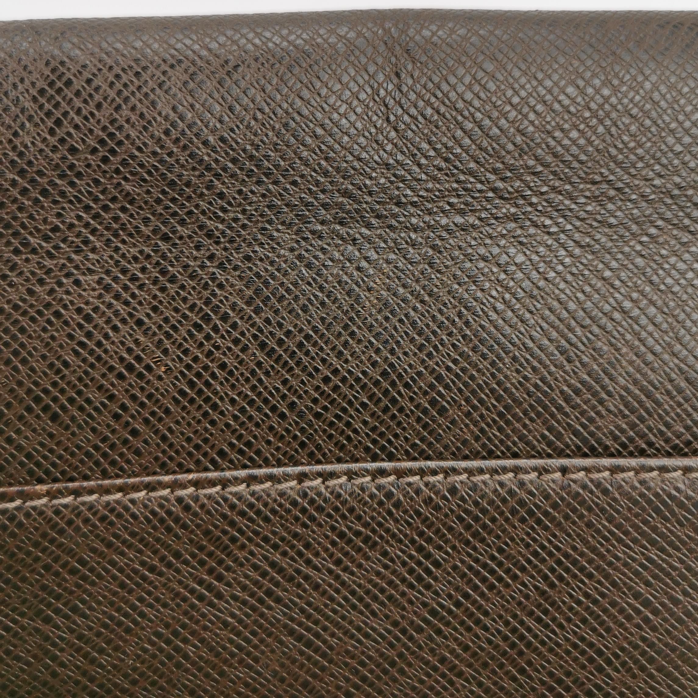 Louis Vuitton Louis Vuitton (LV) Cowhide Solid Color Flap Crossbody Bag - Size ONE SIZE - 9 Thumbnail