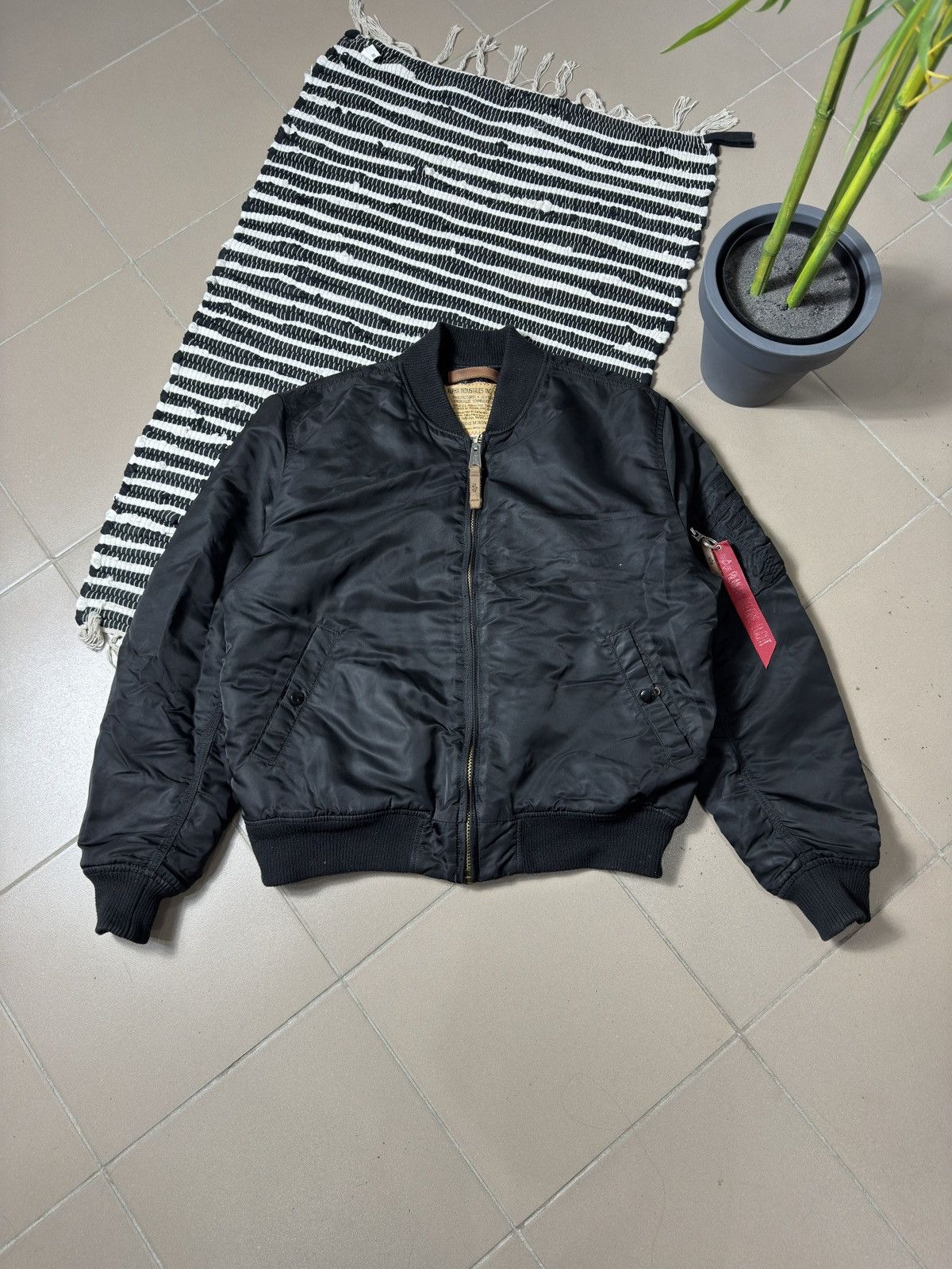Alpha Industries VINTAGE ALPHA INDUSTRIES OVERSIZED NYLON BOMBERS Size XL / US 12-14 / IT 48-50 - 1 Thumbnail