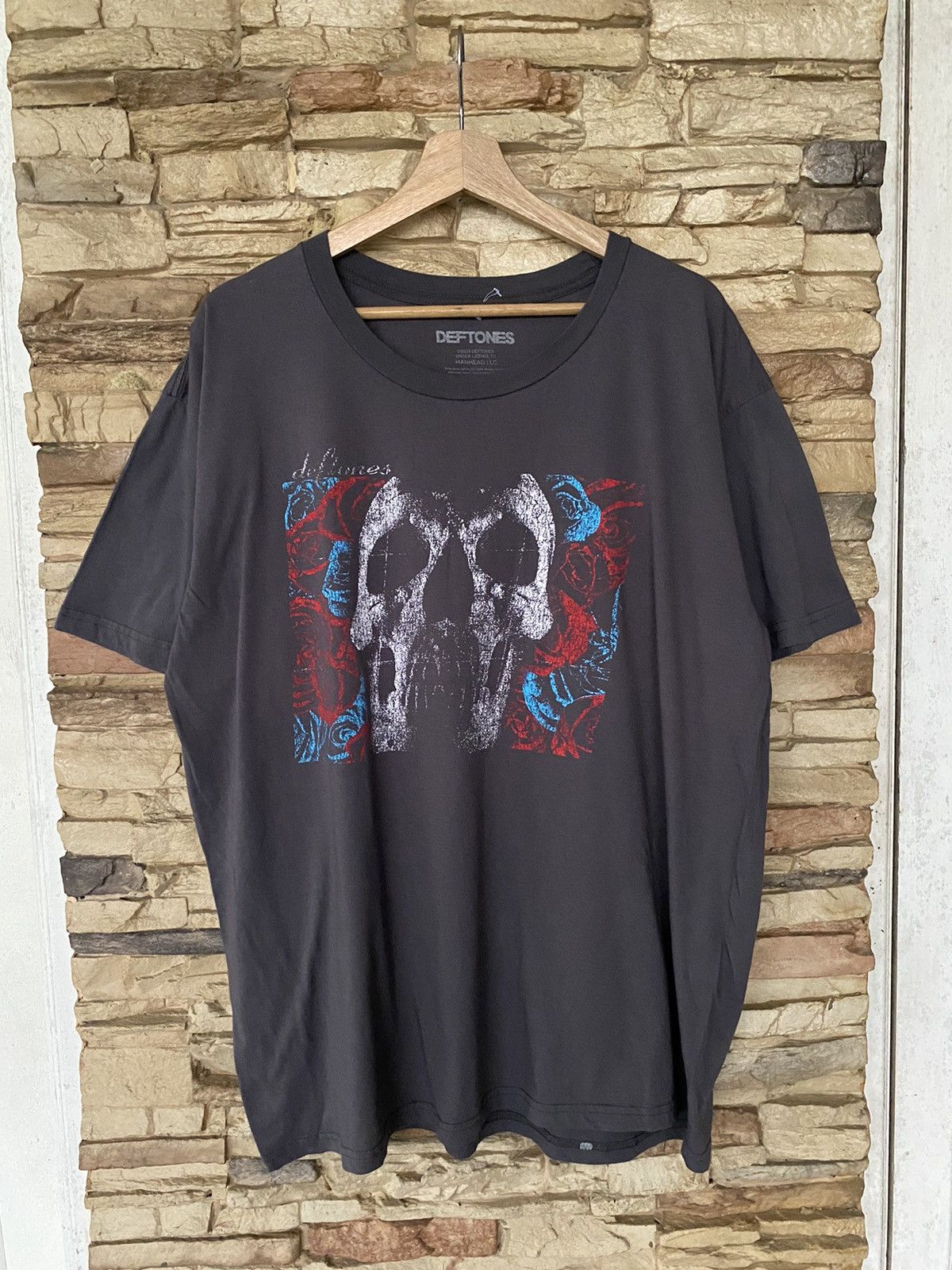 Vintage 2003 Deftones Skull and Roses Album Hardcore Band Tees Nu Metal Size US XL / EU 56 / 4 - 1 Thumbnail