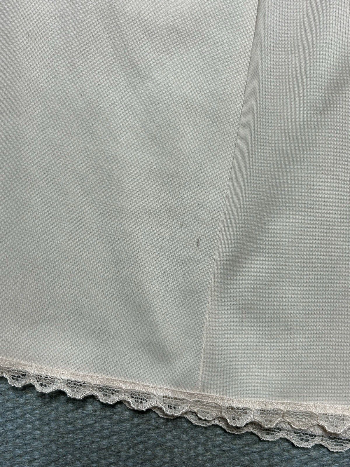 Vintage vanity fair slip skirt nylon silky lace trim lingerie medium Size 28" / US 6 / IT 42 - 2 Thumbnail