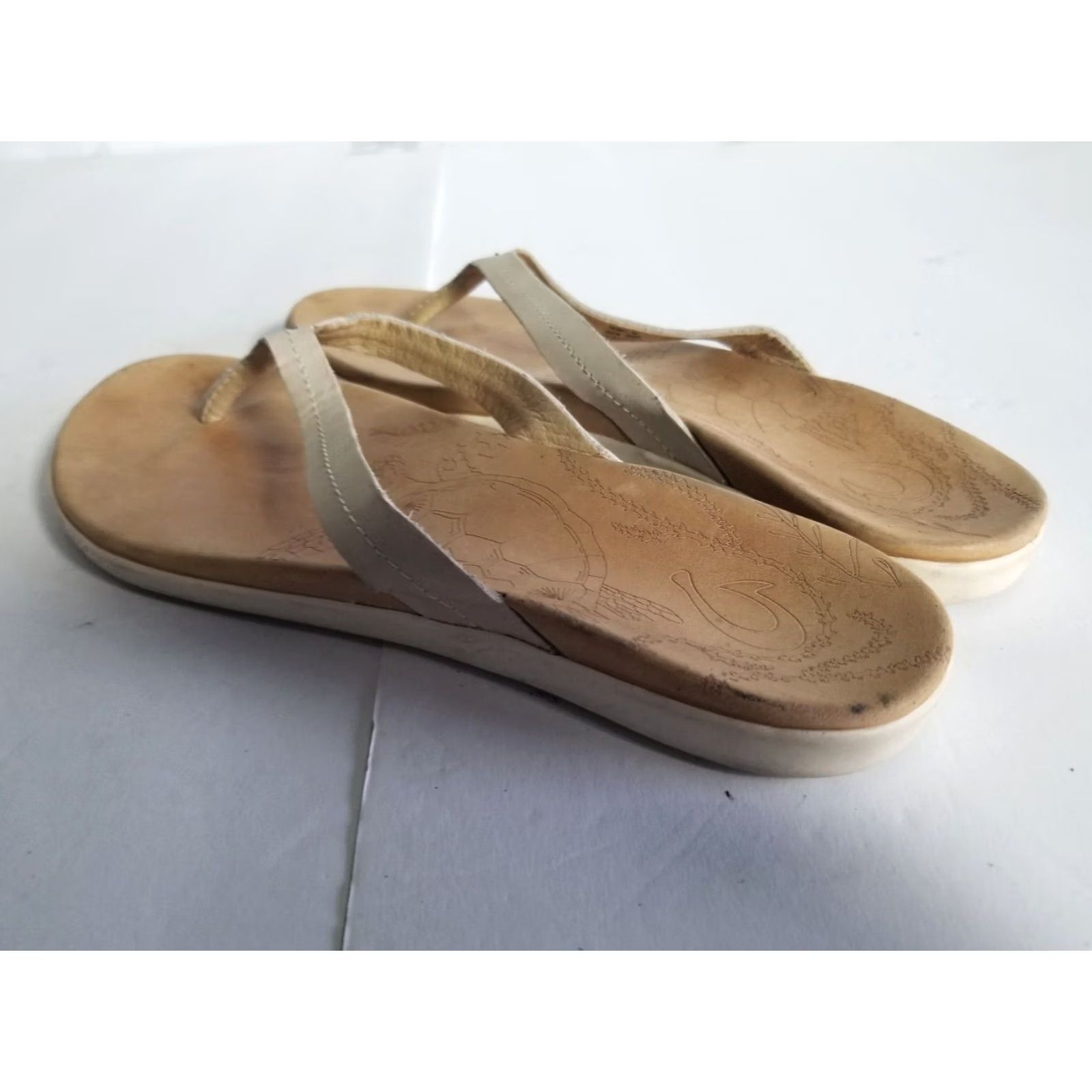 Olukai OluKai Honu Beige Leather Flip Flop Sandal Women Size 9 Size US 9 / IT 39 - 4 Thumbnail