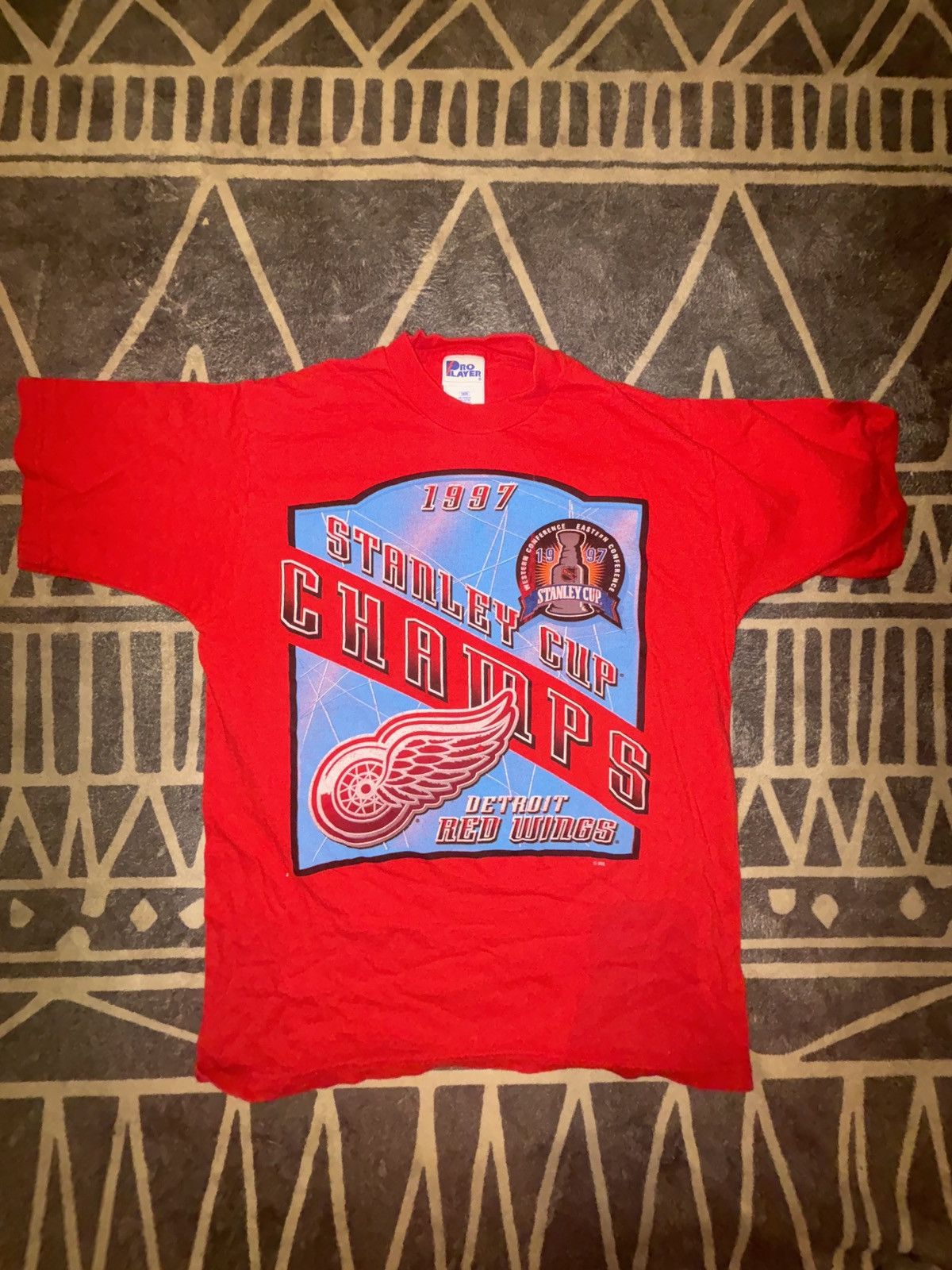NHL × Vintage 18/20 -1997 Detroit Red Wings Stanley Cup champ tee Size US M / EU 48-50 / 2 - 1 Thumbnail