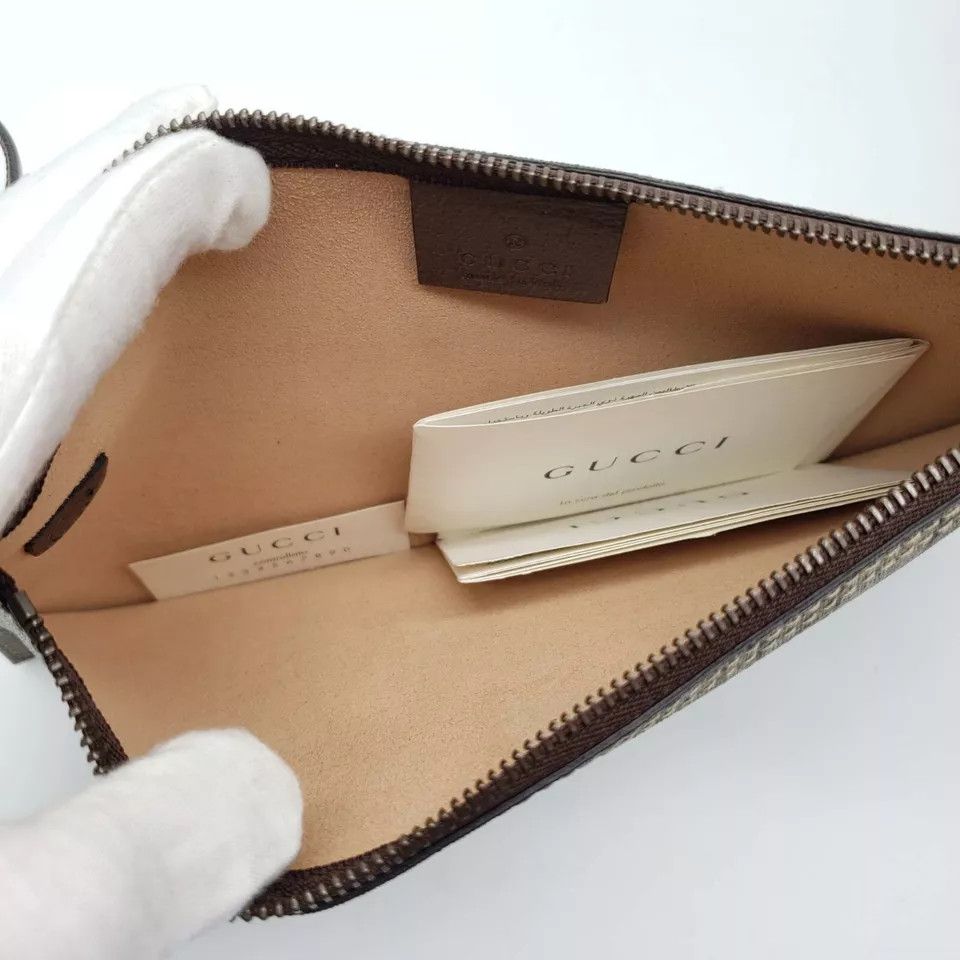 Gucci 100% Authentic Gucci Pouch/Wristlet Canvas Bag Size ONE SIZE - 6 Thumbnail