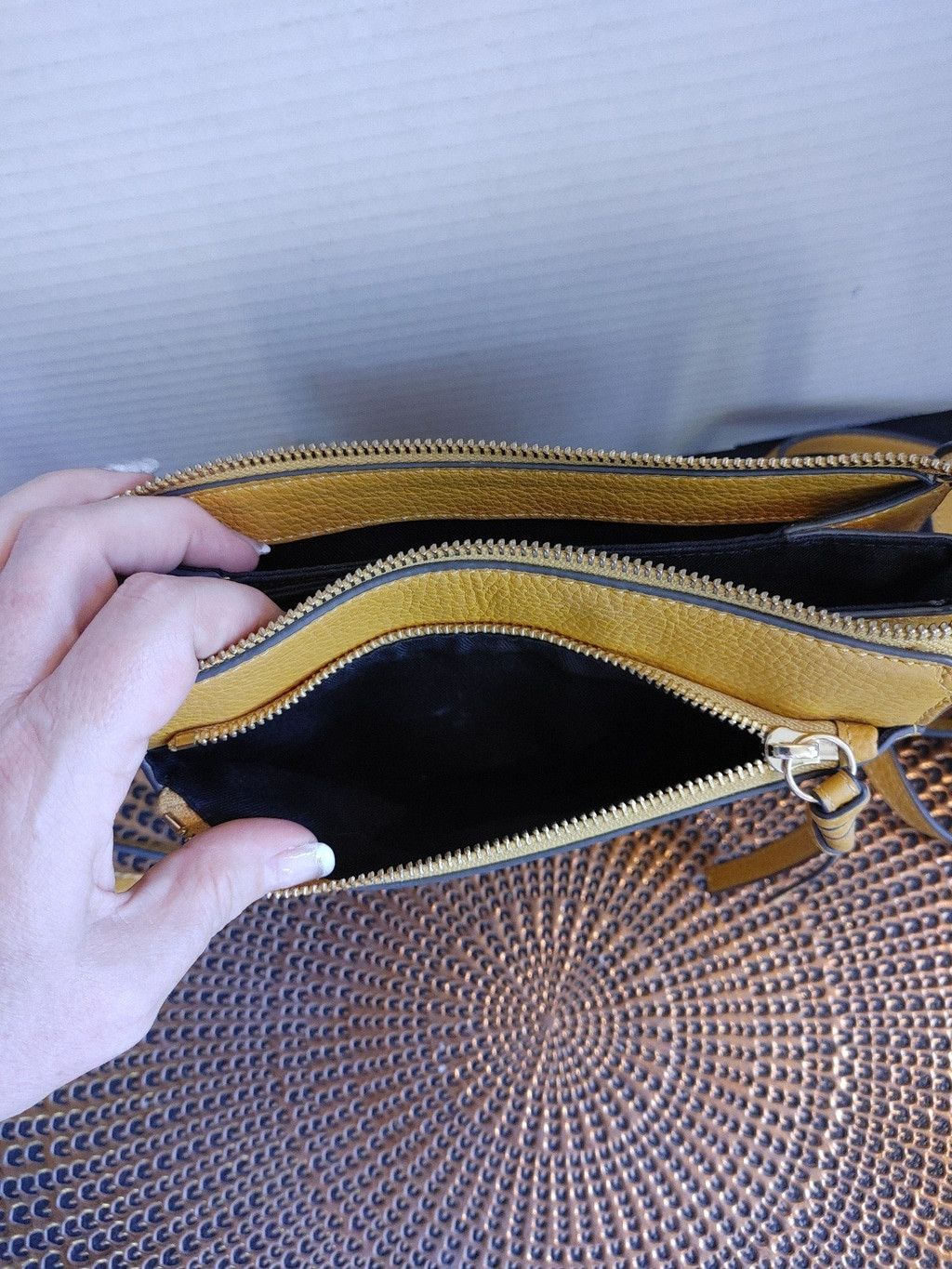 Vince Camuto Vince Camuto Small Eris Leather Crossbody Size ONE SIZE - 8 Thumbnail