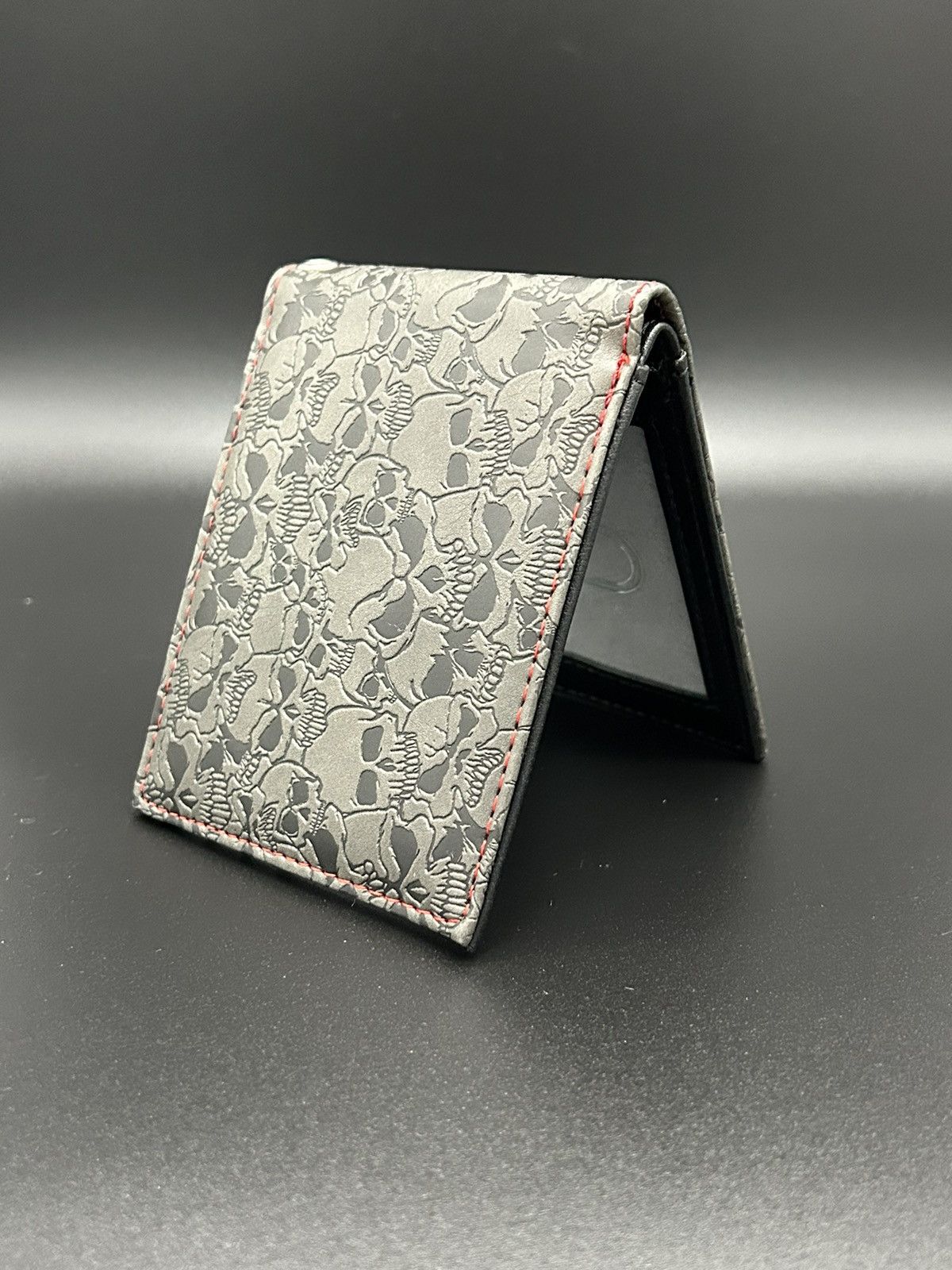Japanese Brand × Vintage O25 - Engraved Skull Wallet Size ONE SIZE - 2 Thumbnail
