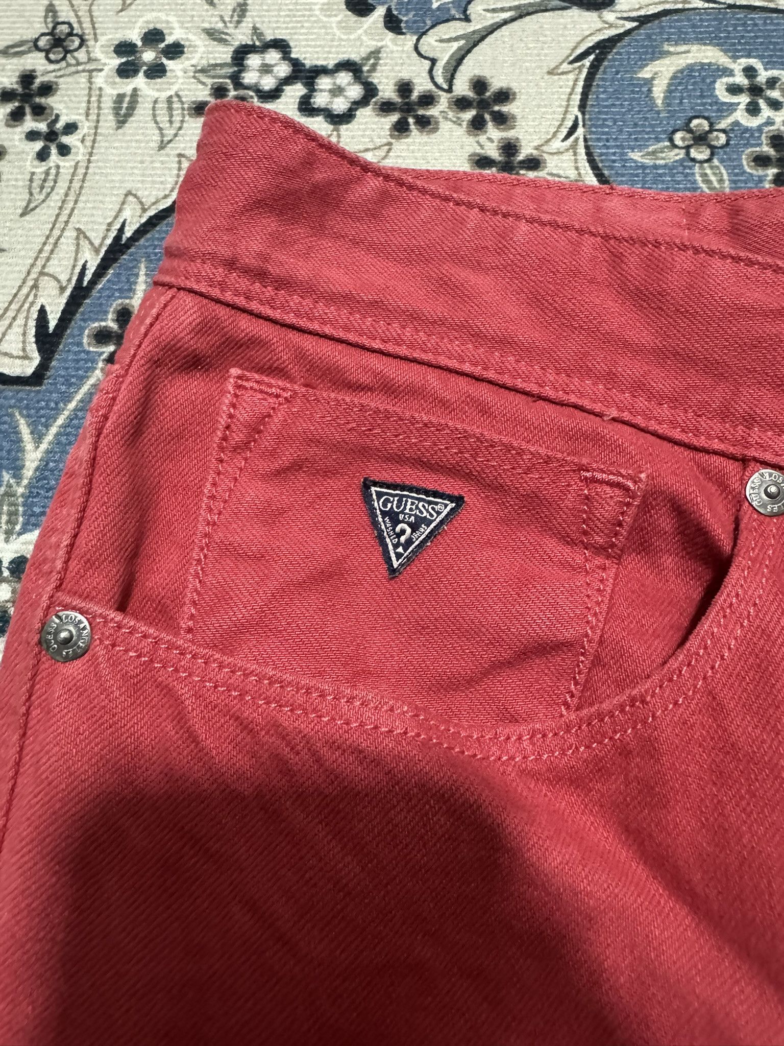 Designer × Guess Guess 1981 Los Angles Lincoln Slim Straight Red Dye Jeans Size US 31 - 4 Thumbnail