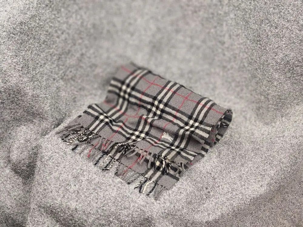 Burberry Vintage Burberry 's Classic Check Lana wool Unisex Scarf Size ONE SIZE - 1 Thumbnail
