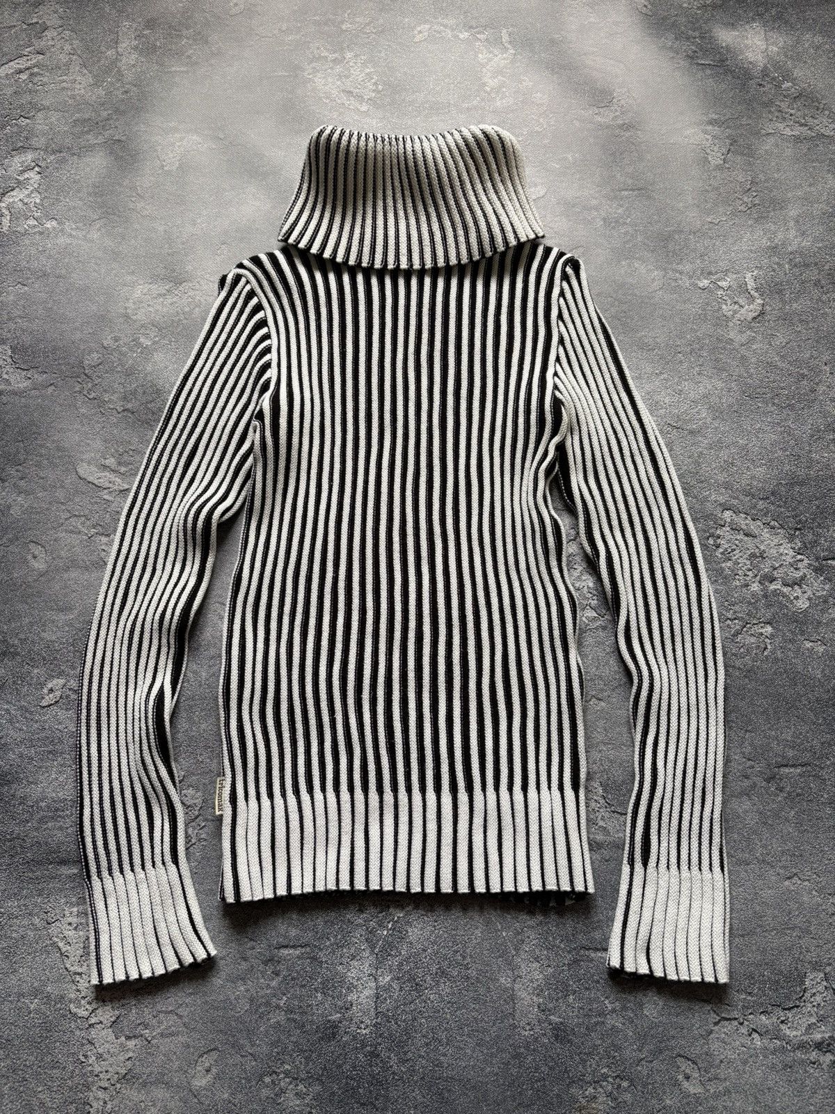Dolce & Gabbana Vintage Dolce&Gabbana Style Avant Garde Turtleneck Sweater Size M / US 6-8 / IT 42-44 - 2 Thumbnail