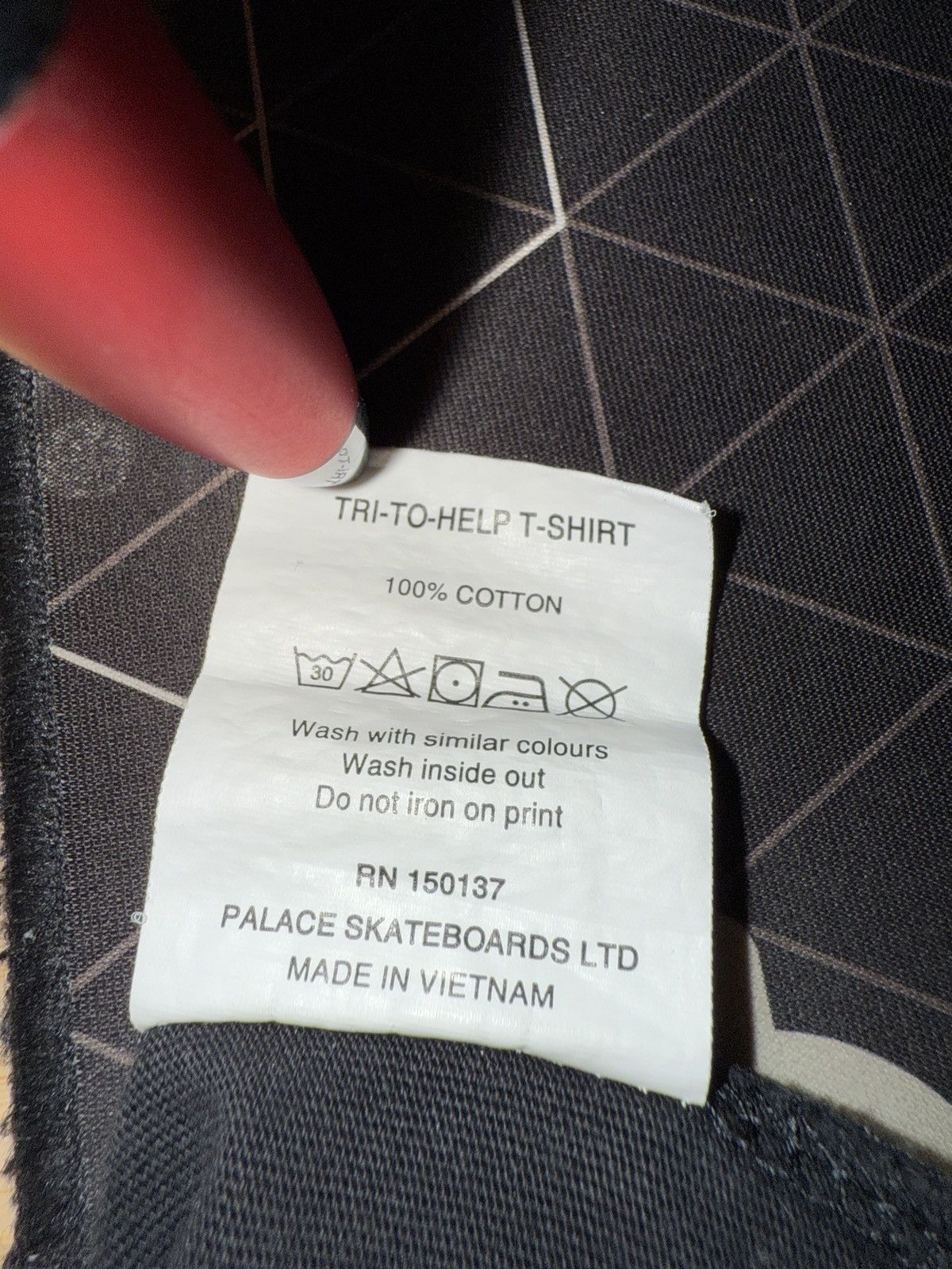 Palace Palace Tri-to-Help Tri to help Tee Black trigger Size US M / EU 48-50 / 2 - 8 Thumbnail