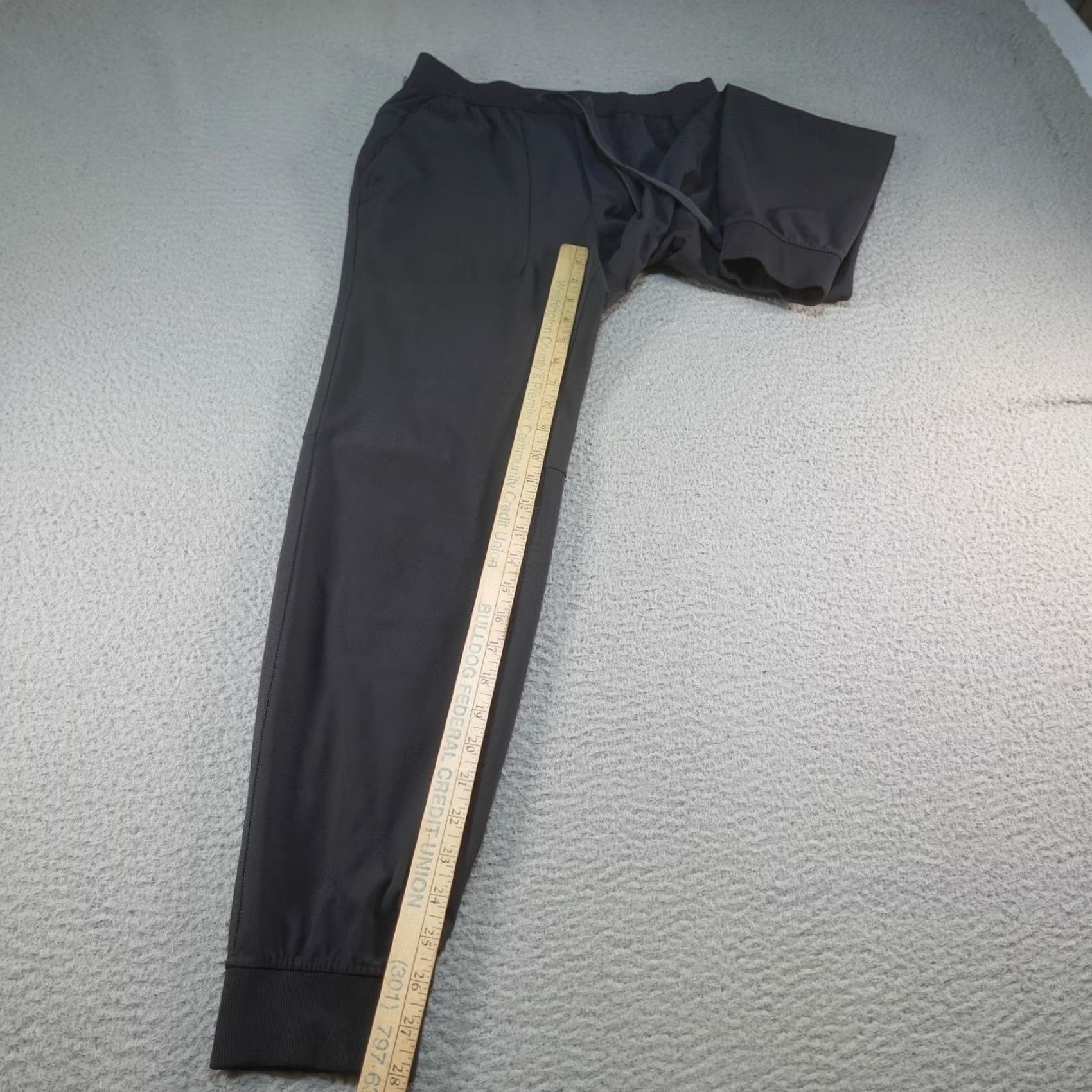 Lululemon Lululemon Mens Jogger Pants Black Slim Tapered Zip Pocket Drawstring Gym & Training Reality: M Adult Mens Size US 31 - 6 Thumbnail