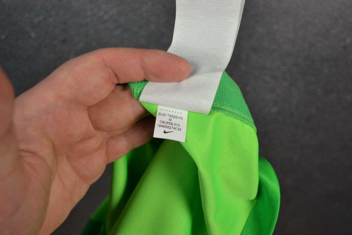 Nike Liverpool Goalkeeper Football Shirt Nike Soccer Jersey #1 Size US M / EU 48-50 / 2 - 10 Thumbnail