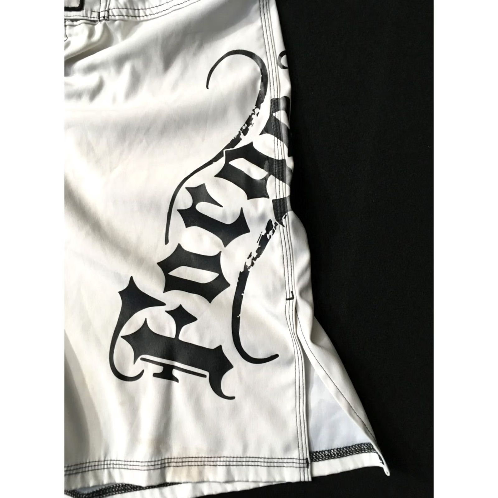 Vintage Forged Board Shorts Mens 36 graphic design surfer spellout Shorts Regular White 36 Athletic Mens Summer 90s? Size US 36 / EU 52 - 2 Thumbnail