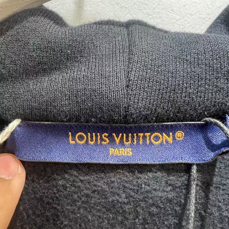 Louis Vuitton Louis Vuitton 23 New Pin Embroidered Logo Hooded Long Slee Size US XXL / EU 58 / 5 - 4 Thumbnail
