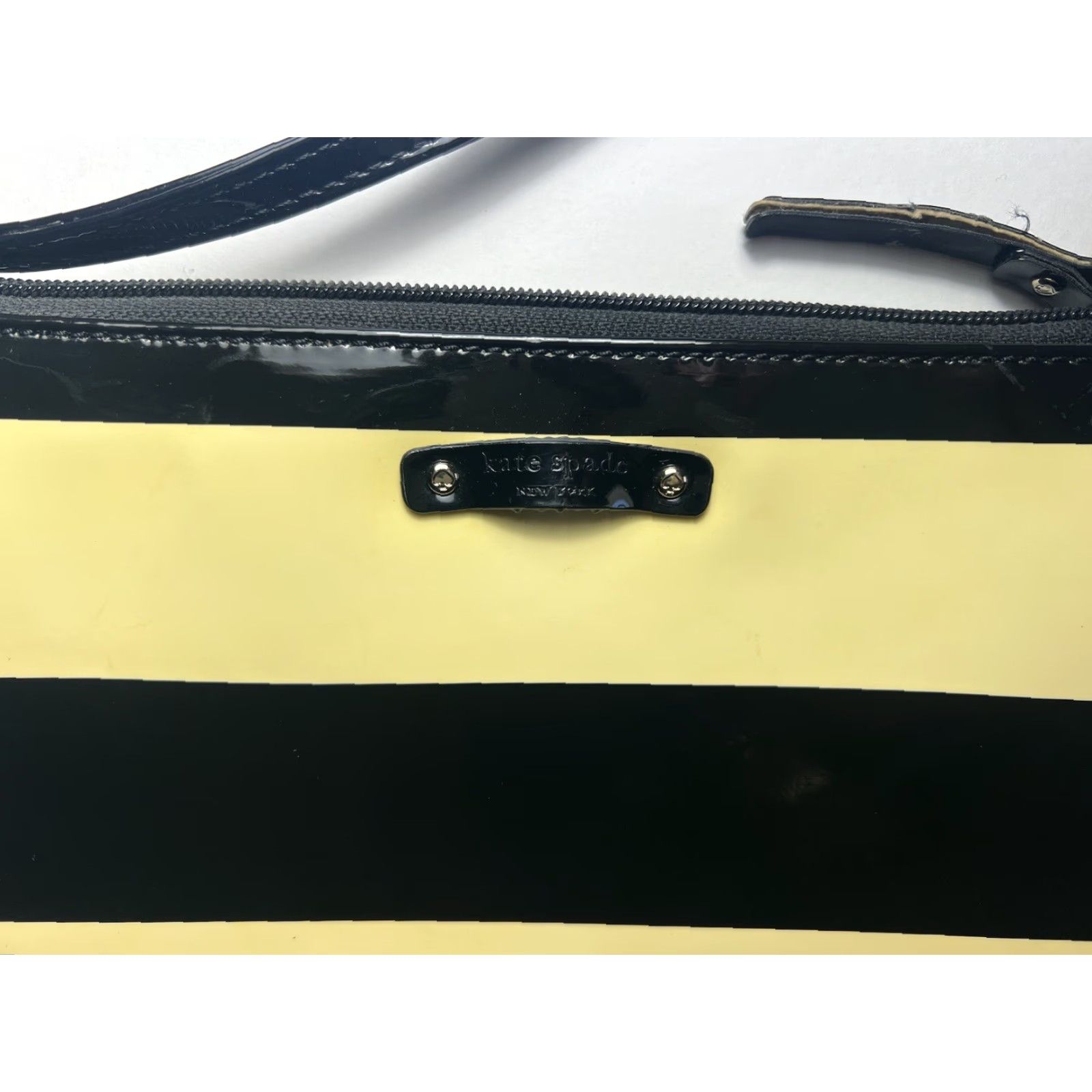 Vintage kate spade new york Shoulder Bag Kate Penn Crossbody Black Cream Patent Leather Zip 9.5 x 6 Cross-Body Strap Womens Size ONE SIZE - 2 Thumbnail