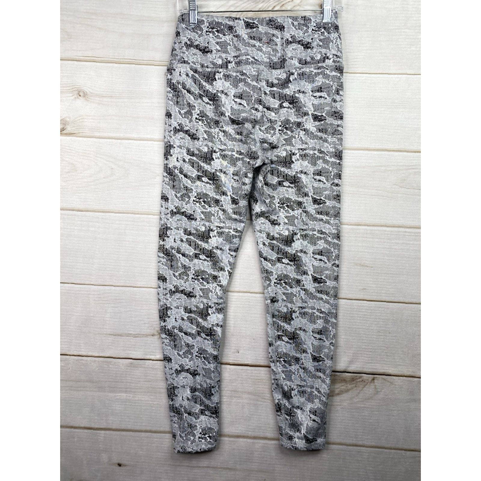 Spyder Spyder Leggings Womens M Black Digital Camo Abstract Athletic Yoga Run Capri 28in Inseam Pockets Stretch breathable Lightweight Size 32" / US 10 / IT 46 - 5 Thumbnail