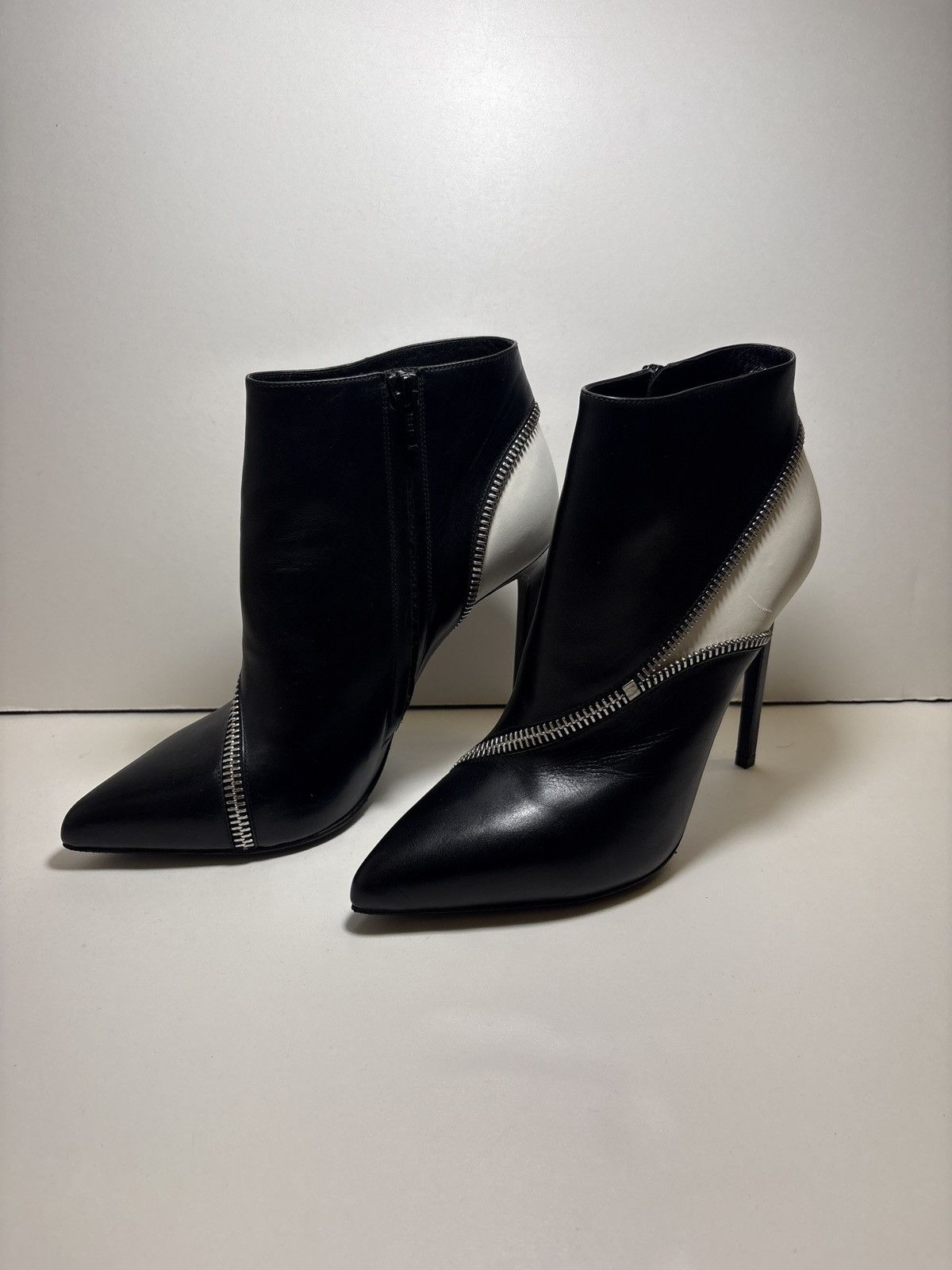 Saint Laurent Paris Saint Laurent Janis Zip Ankle Boots Black White Leather AUTH Size US 9 / IT 39 - 1 Thumbnail