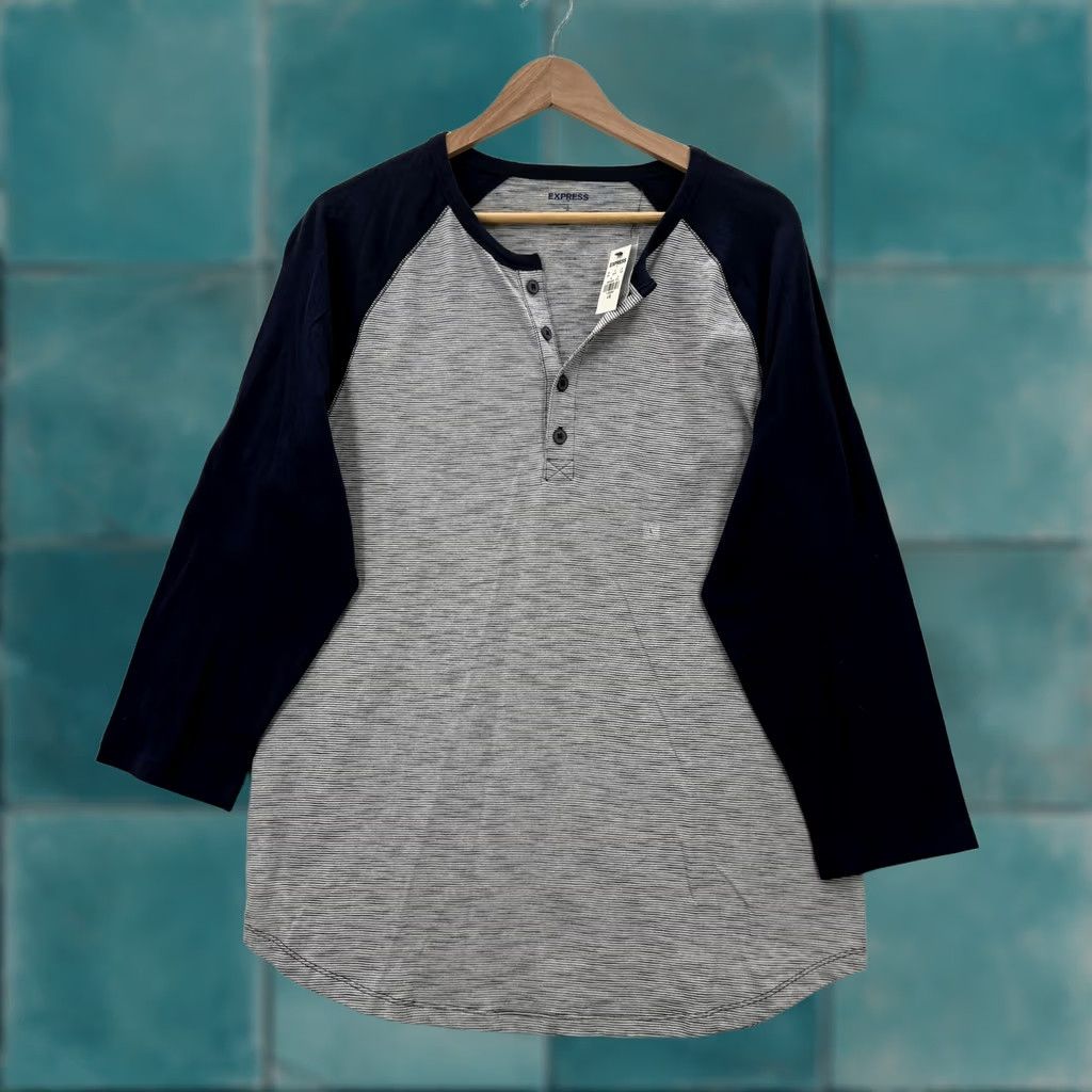 Express Express Henley Shirt Mens Large Gray Navy Striped 3/4 Sleeve Raglan Casual NWT Size US L / EU 52-54 / 3 - 1 Thumbnail