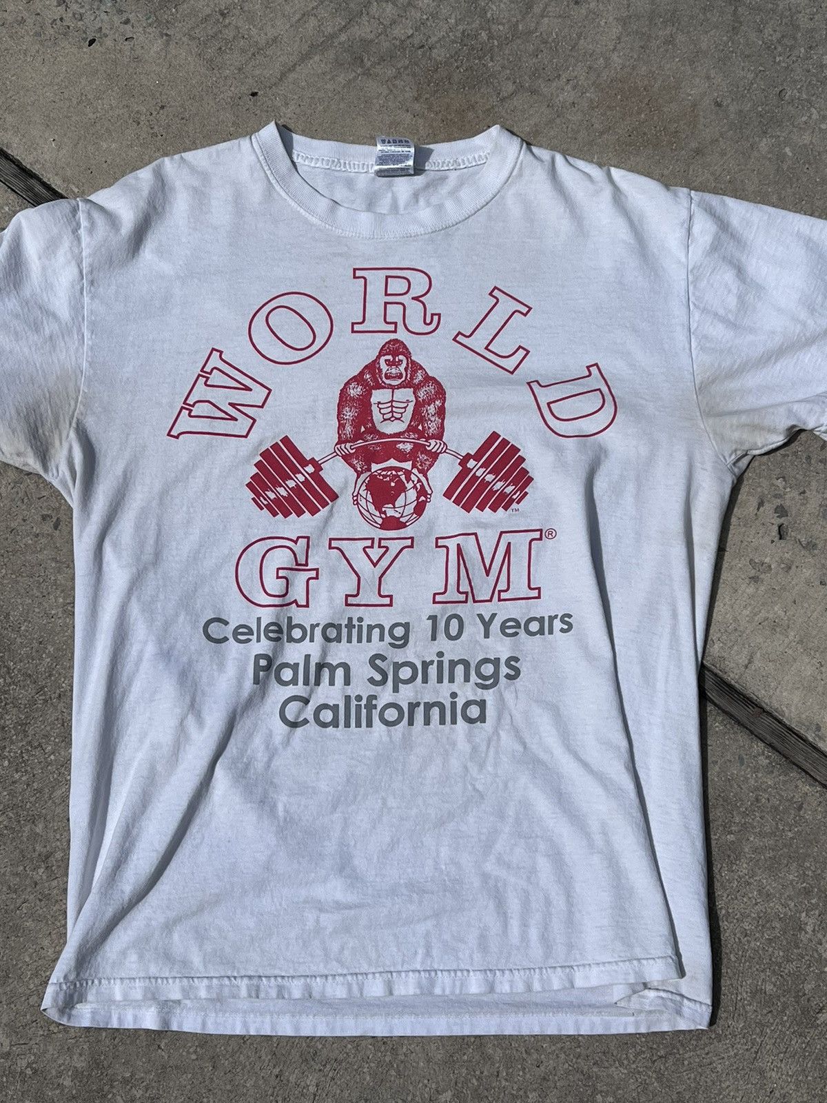 VINTAGE WORLD GYM T SHIRT SIZE SMALL