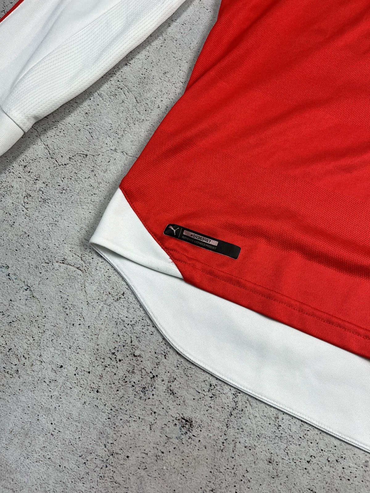 Puma Puma Arsenal Home 2015/16 Long Sleeve 11 Ozil Soccer Jersey Size US S / EU 44-46 / 1 - 3 Thumbnail