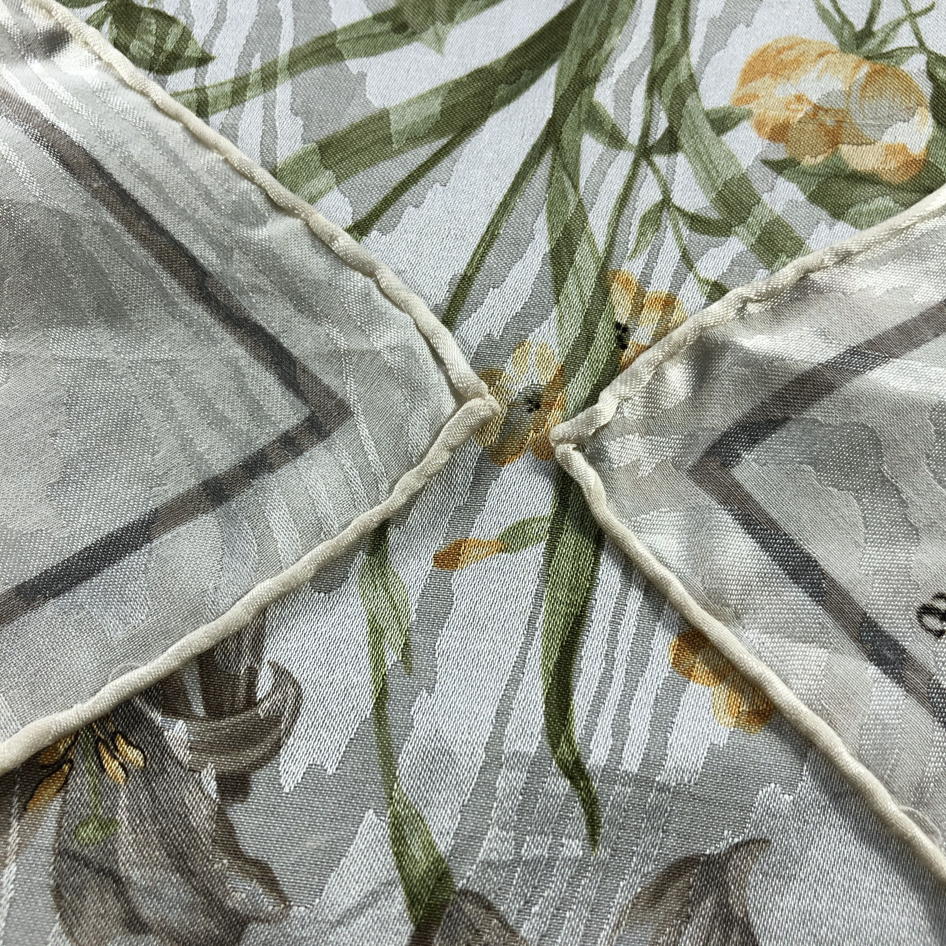 Burberry Burberry Hand Rolled Handkerchief Neckerchief Bandana H2329 Size ONE SIZE - 6 Thumbnail