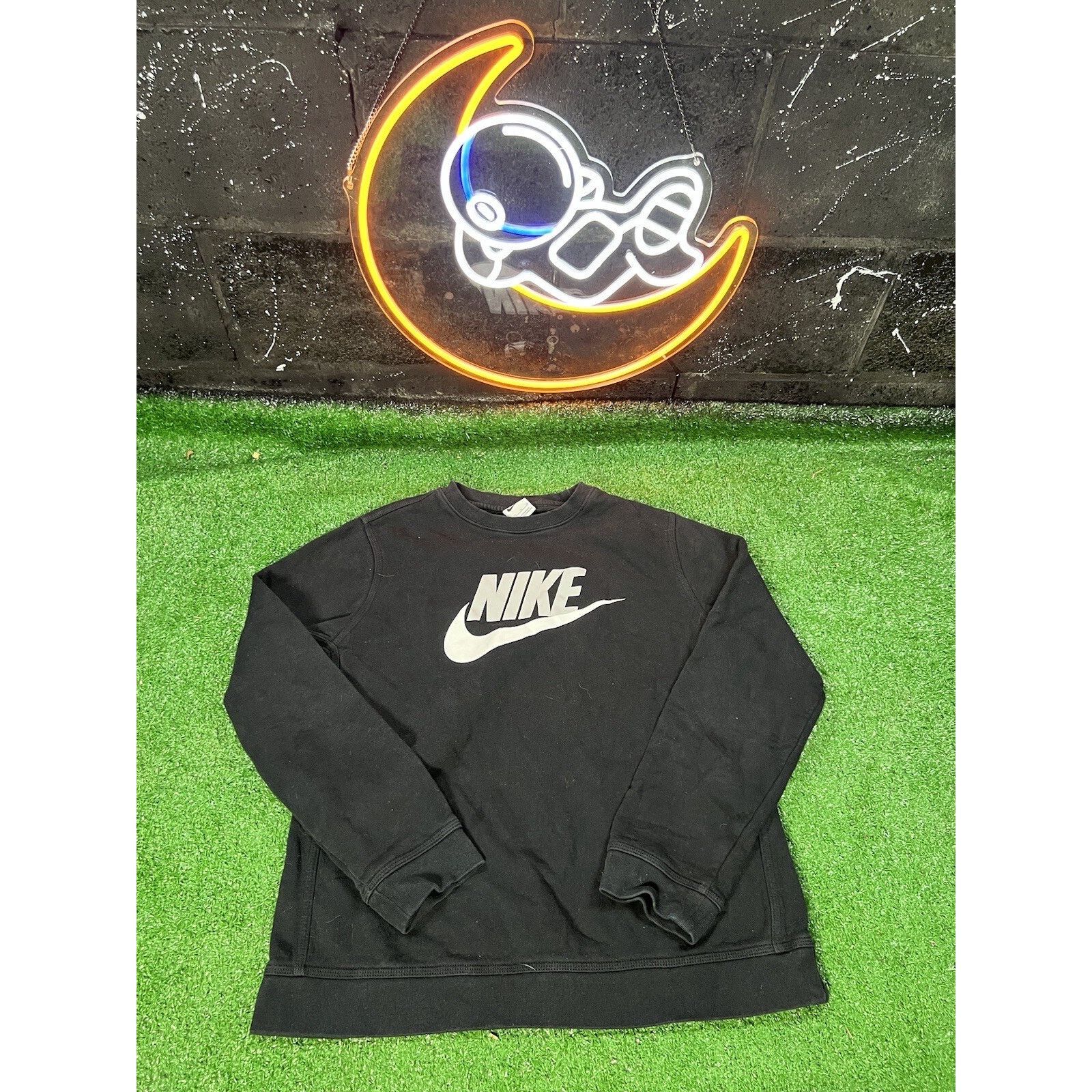 Nike Vintage Nike Y2K Black Crewneck Sweatshirt Big Logo SM Size US S / EU 44-46 / 1 - 1 Thumbnail