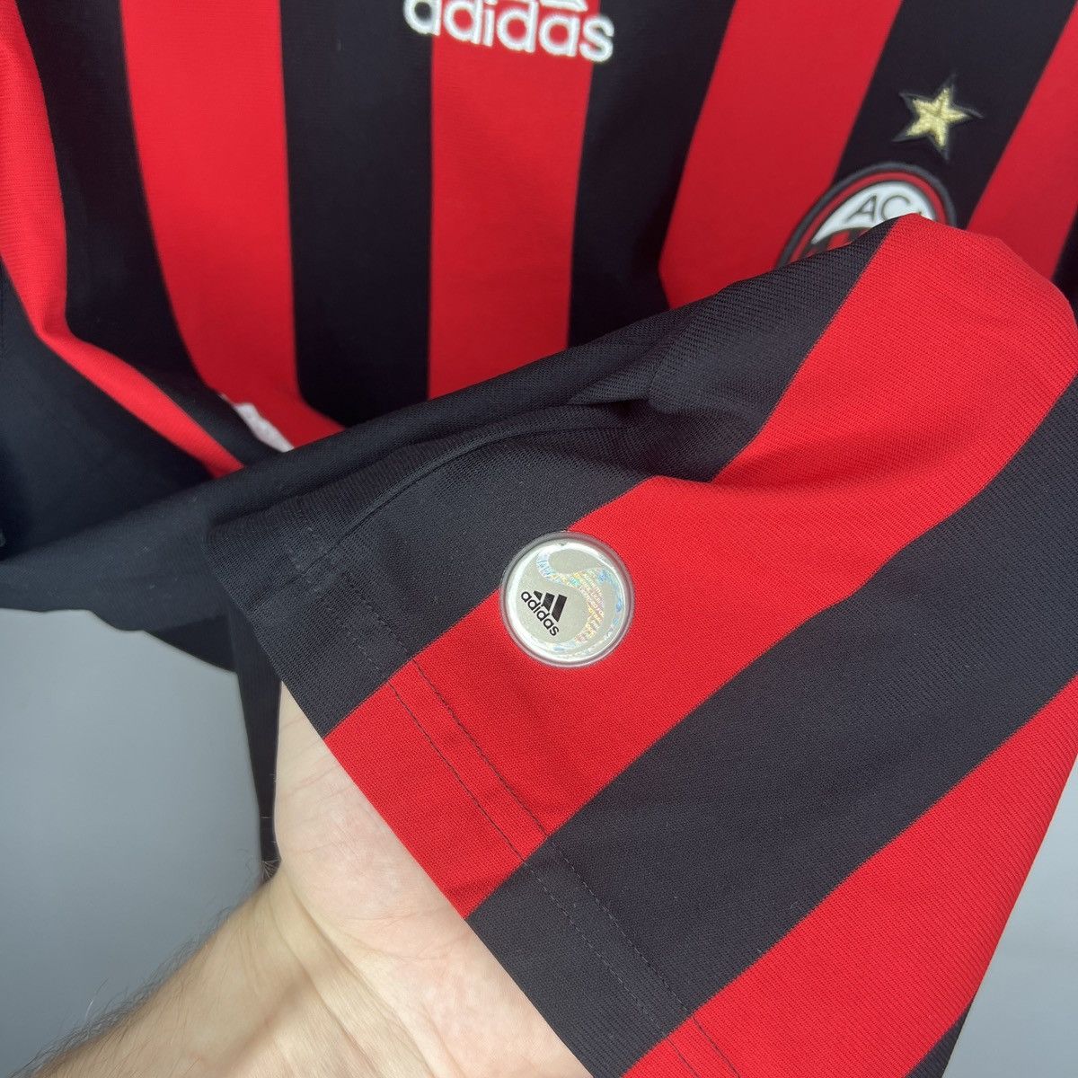 Adidas Authentic 09-10 Ronaldinho AC Milan Home Soccer Jersey Size US M / EU 48-50 / 2 - 7 Thumbnail
